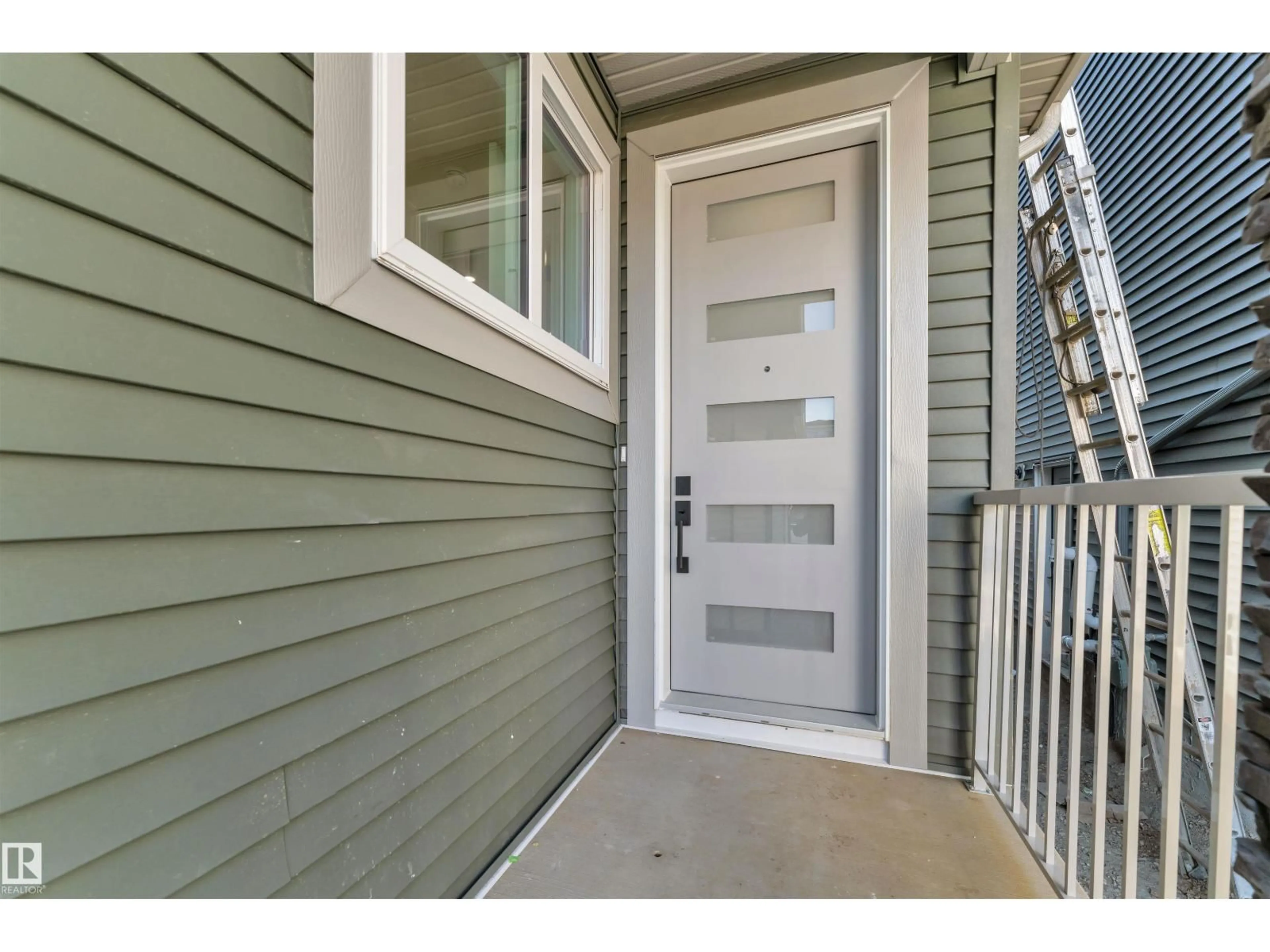 Indoor entryway for 8451 MAYDAY LINK, Edmonton Alberta T6X3G1