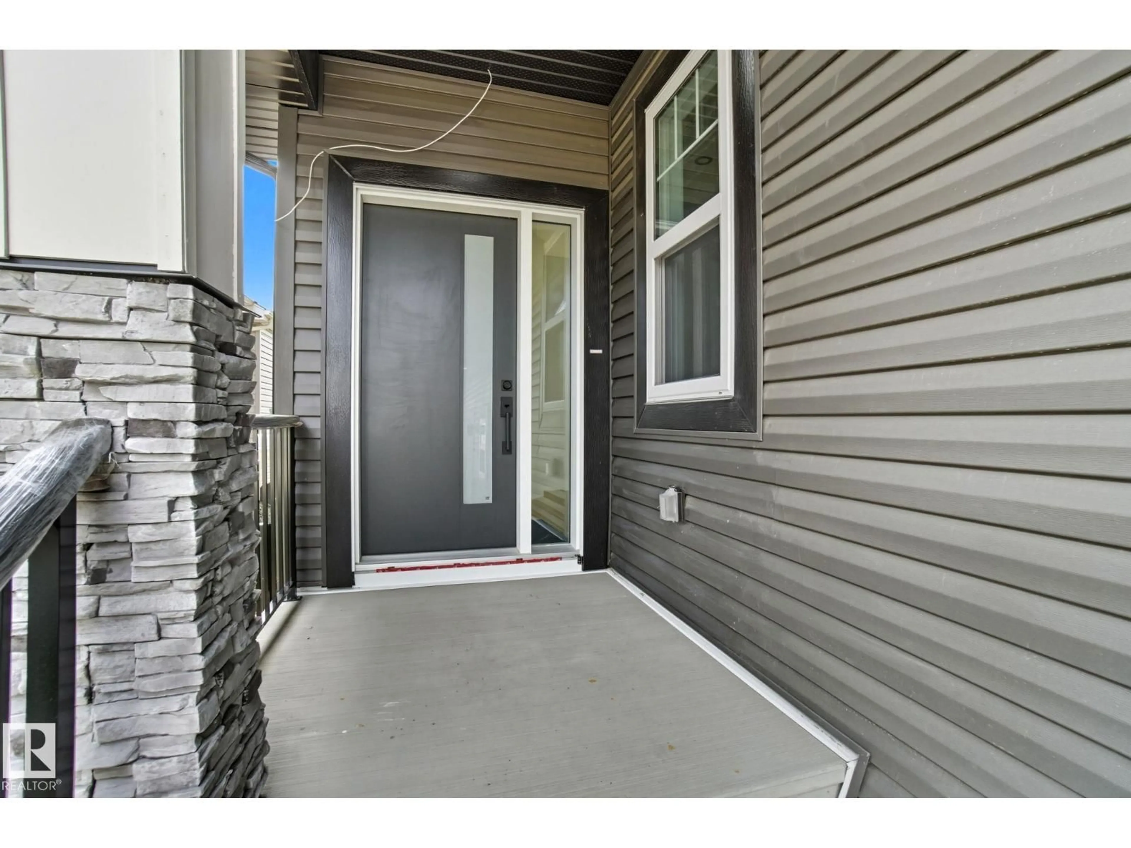 Indoor entryway for 8105 GOURLAY PL, Edmonton Alberta T7T5E9