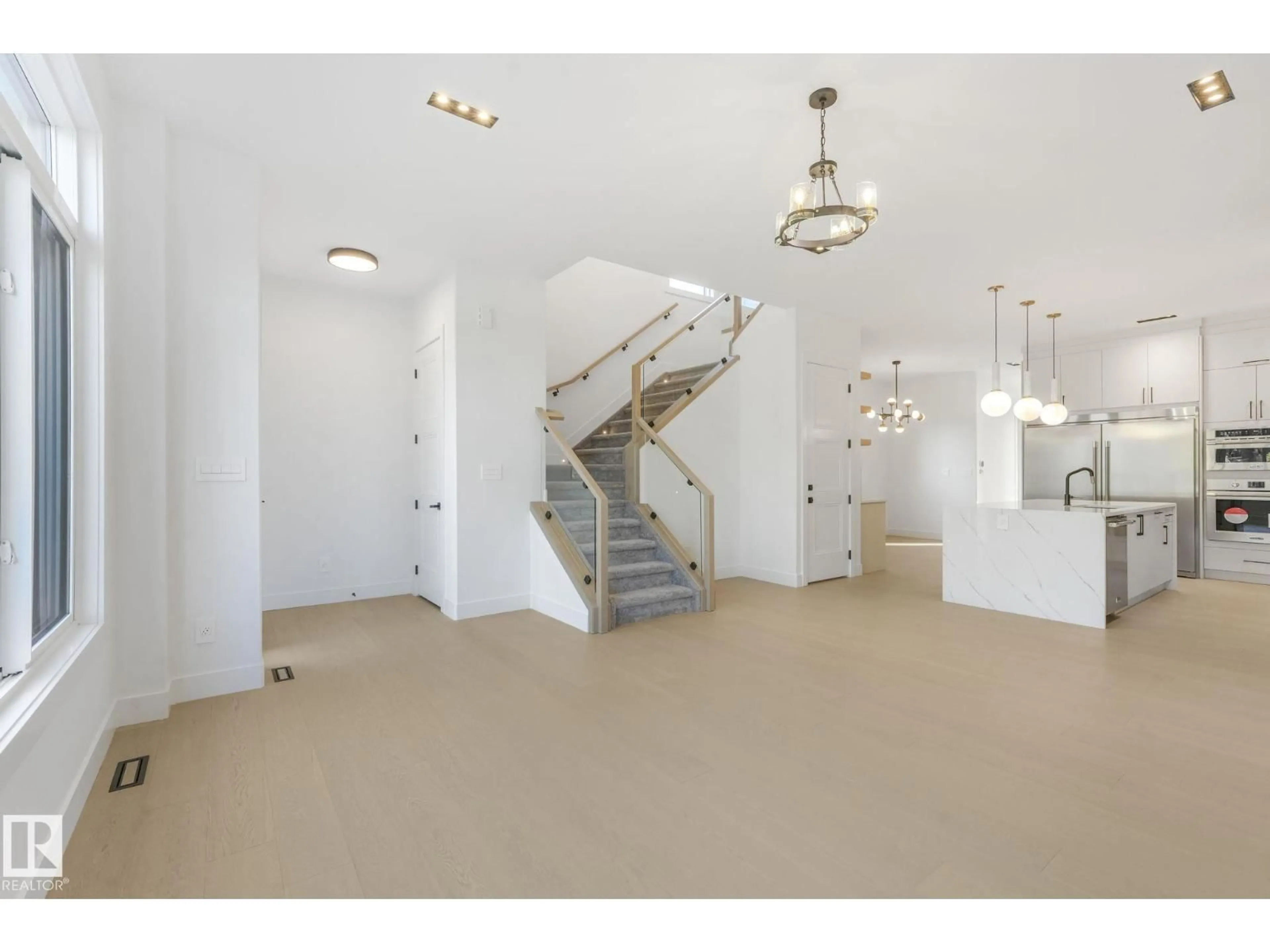 Indoor foyer for NW - 9605 142 ST, Edmonton Alberta T5N2M8