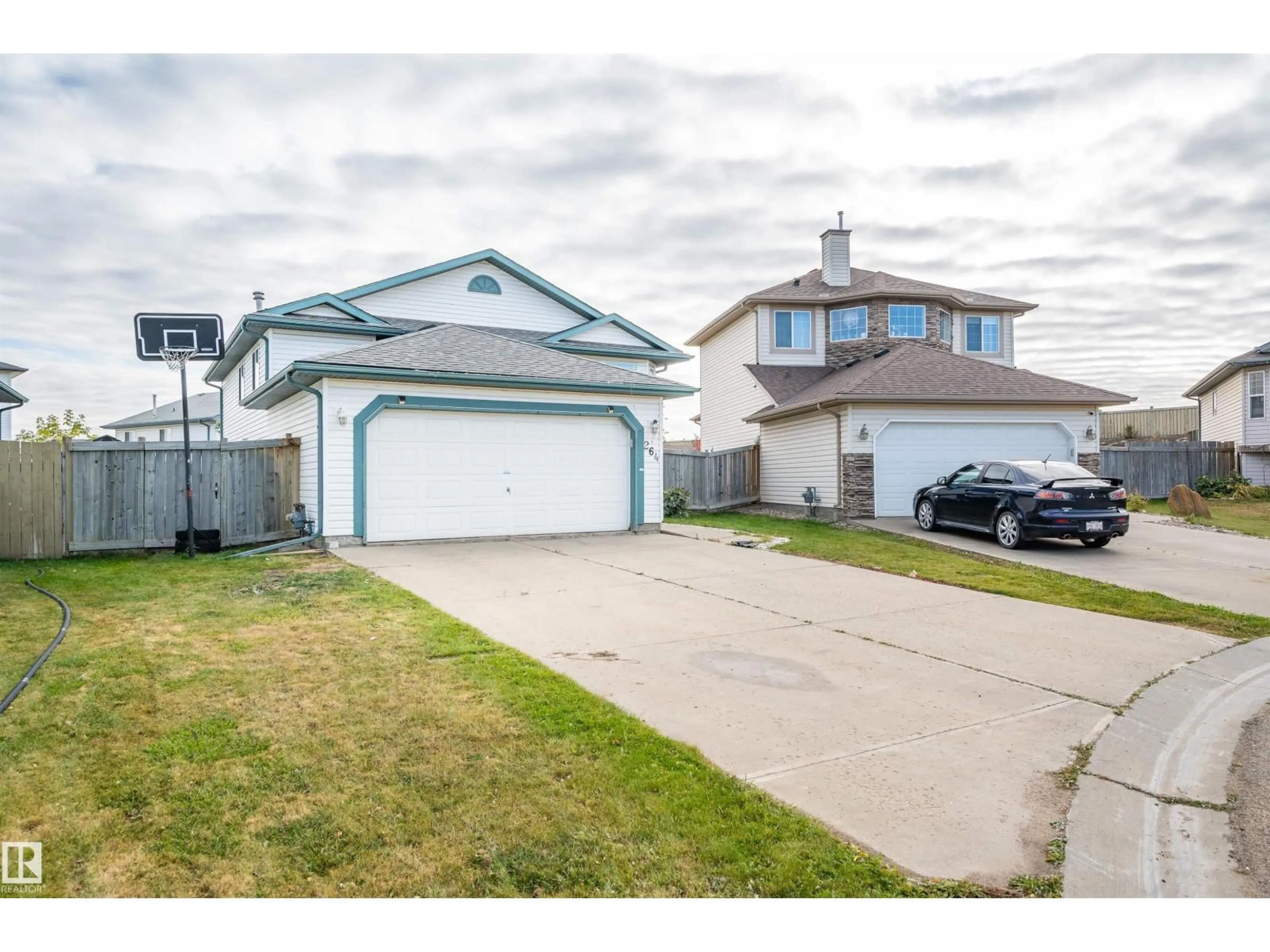 A pic from outside/outdoor area/front of a property/back of a property/a pic from drone, street for 264 DUNVEGAN RD, Edmonton Alberta T5L5E5