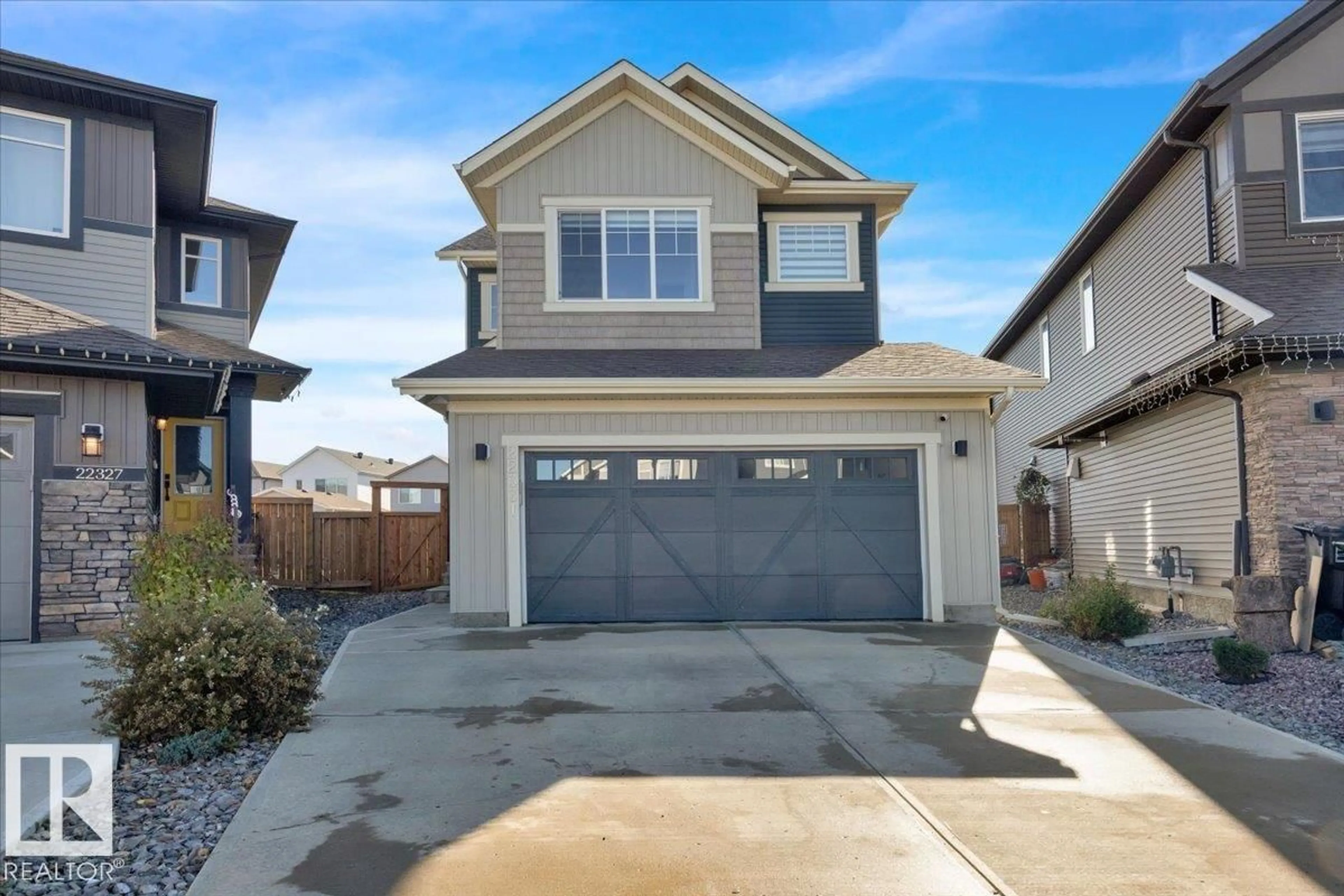 Home with vinyl exterior material, street for 22331 94 AV, Edmonton Alberta T5T7J9