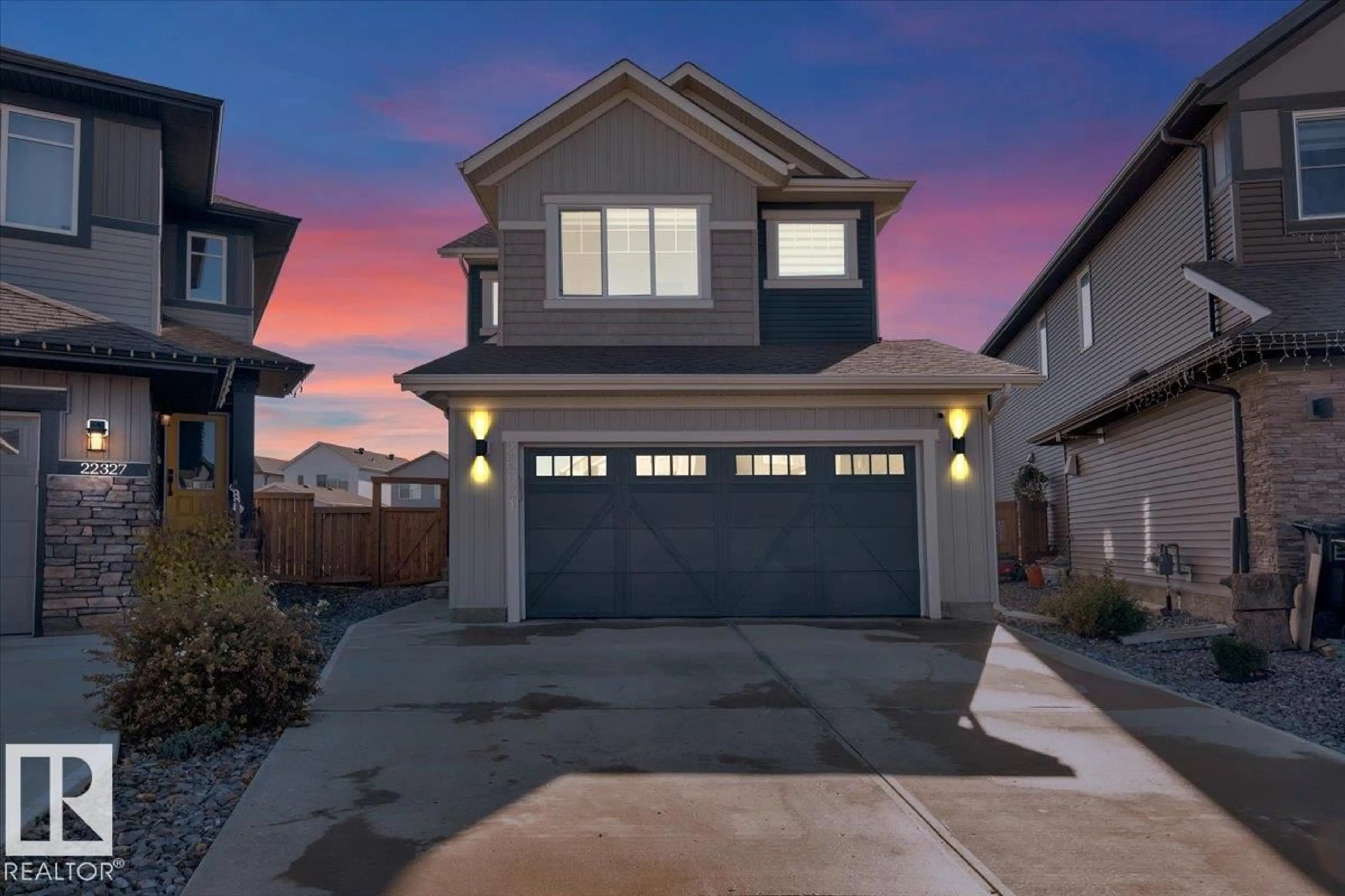 Home with vinyl exterior material, street for 22331 94 AV, Edmonton Alberta T5T7J9