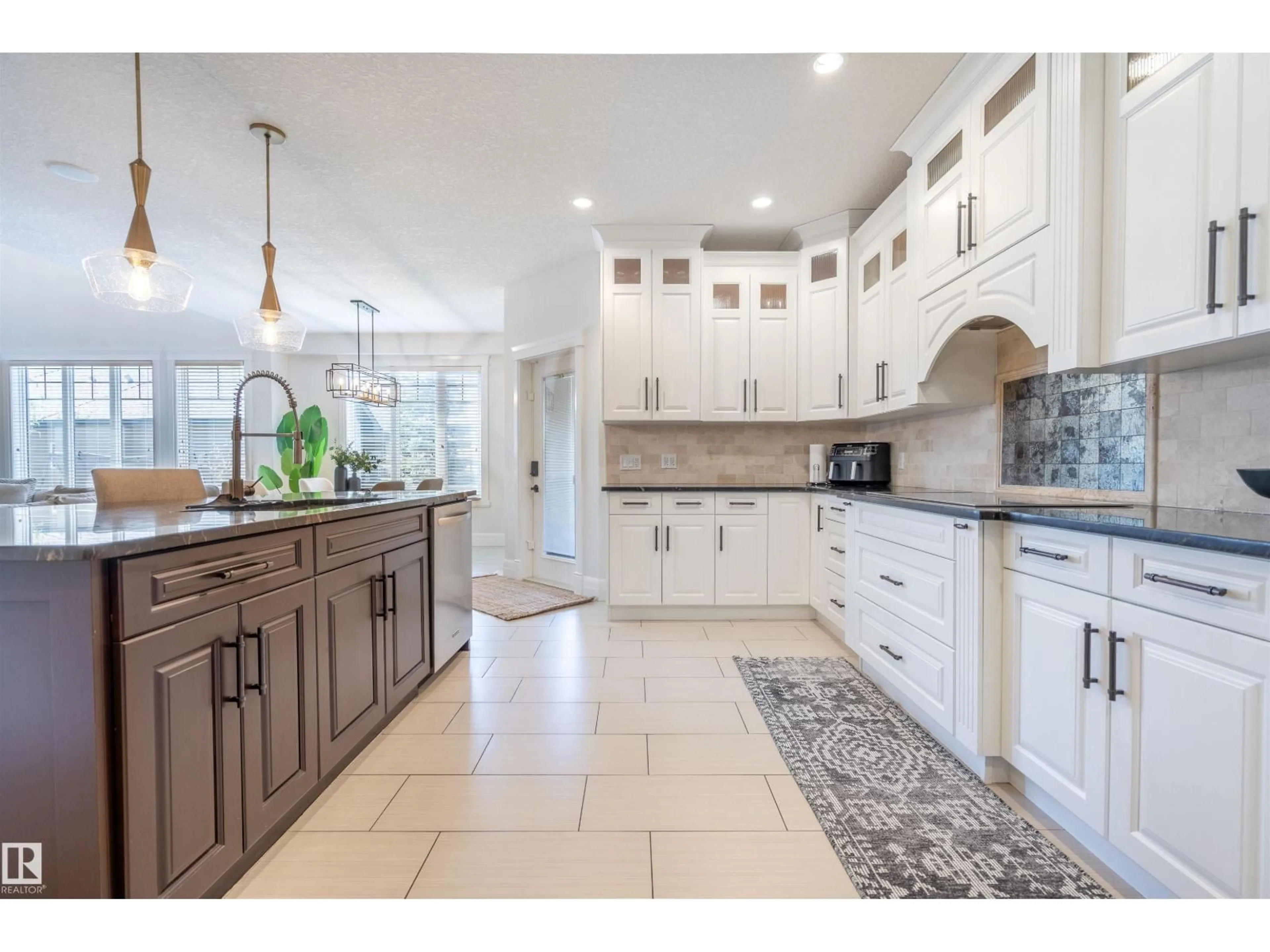 Open concept kitchen, ceramic/tile floor for 10550 - 20 ELLERSLIE RD SW, Edmonton Alberta T6W0Y2