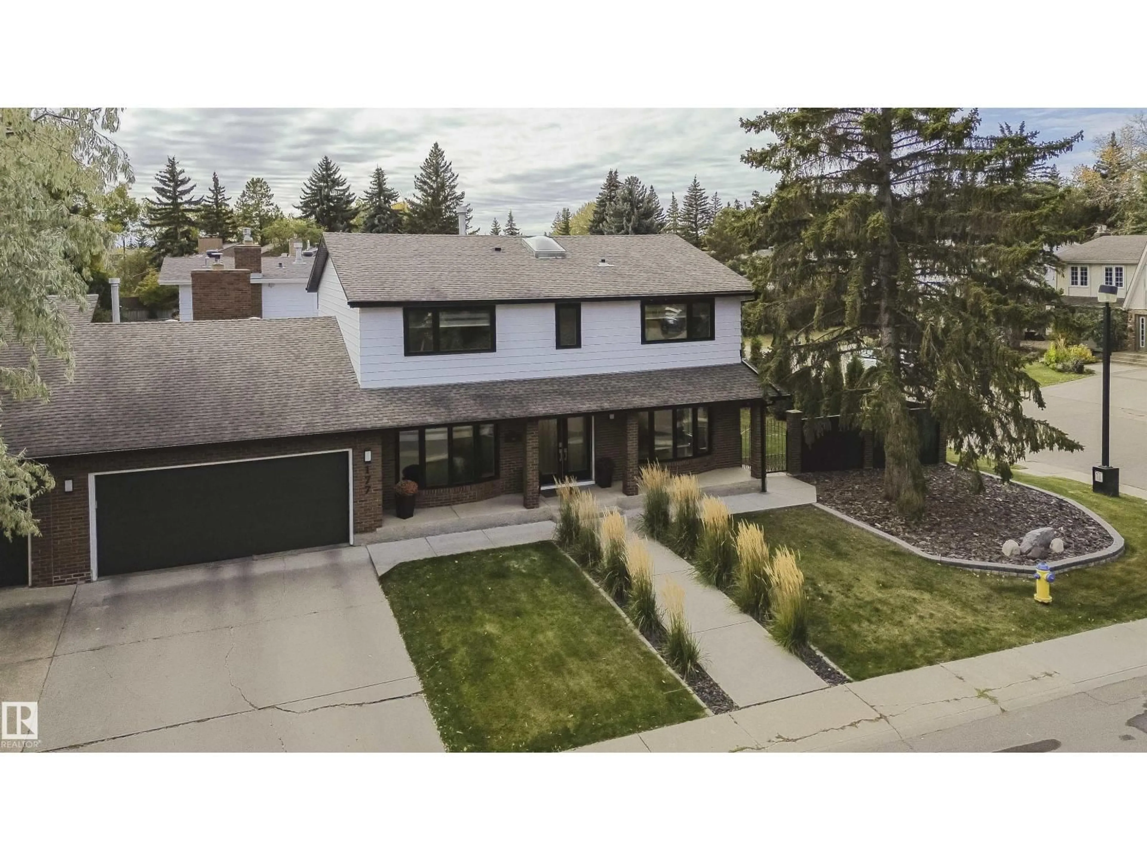 A pic from outside/outdoor area/front of a property/back of a property/a pic from drone, street for 177 WOLF WILLOW CR, Edmonton Alberta T5T1T3