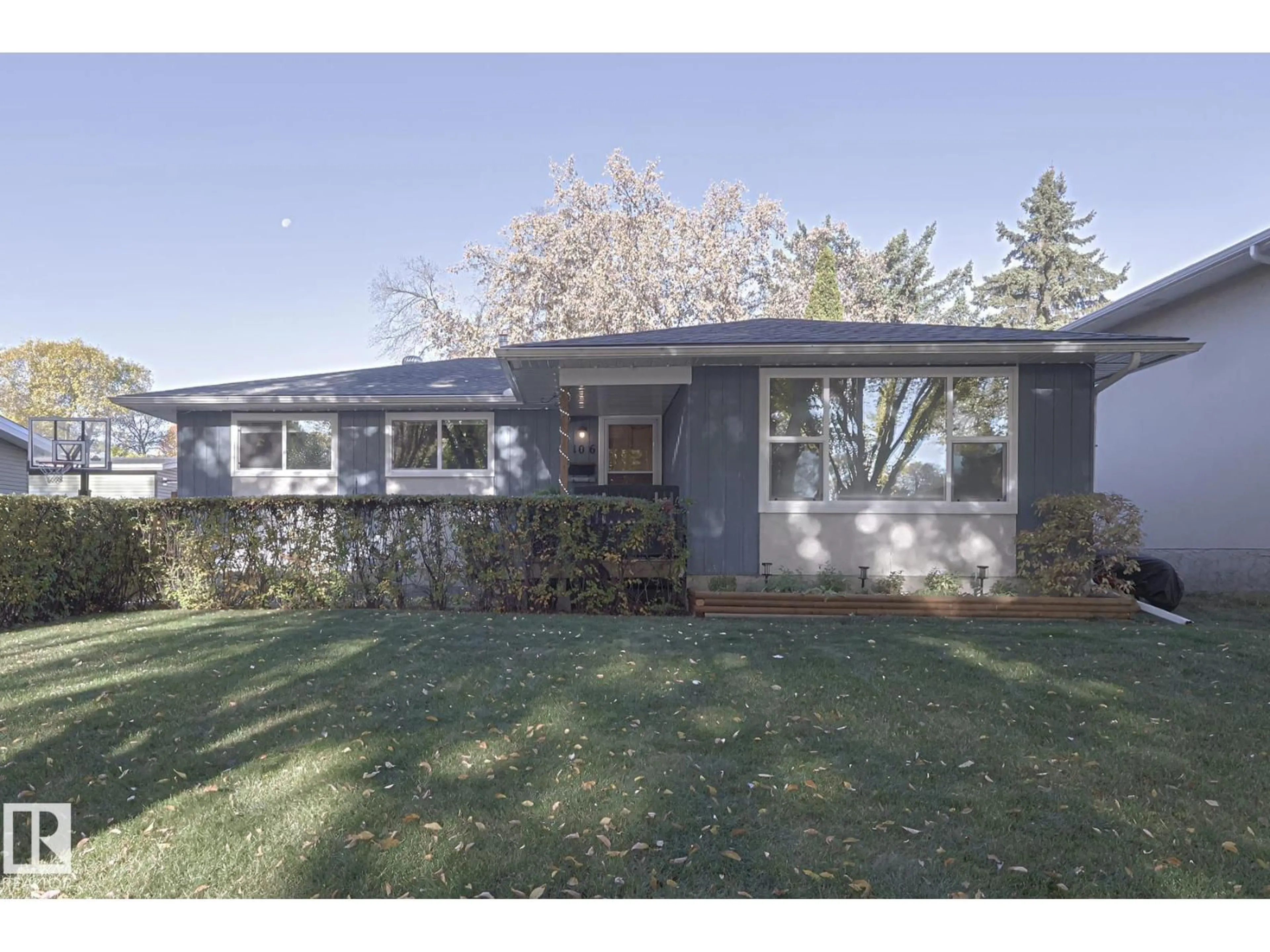 Home with vinyl exterior material, street for 106 FOREST DR, St. Albert Alberta T8N1Z3