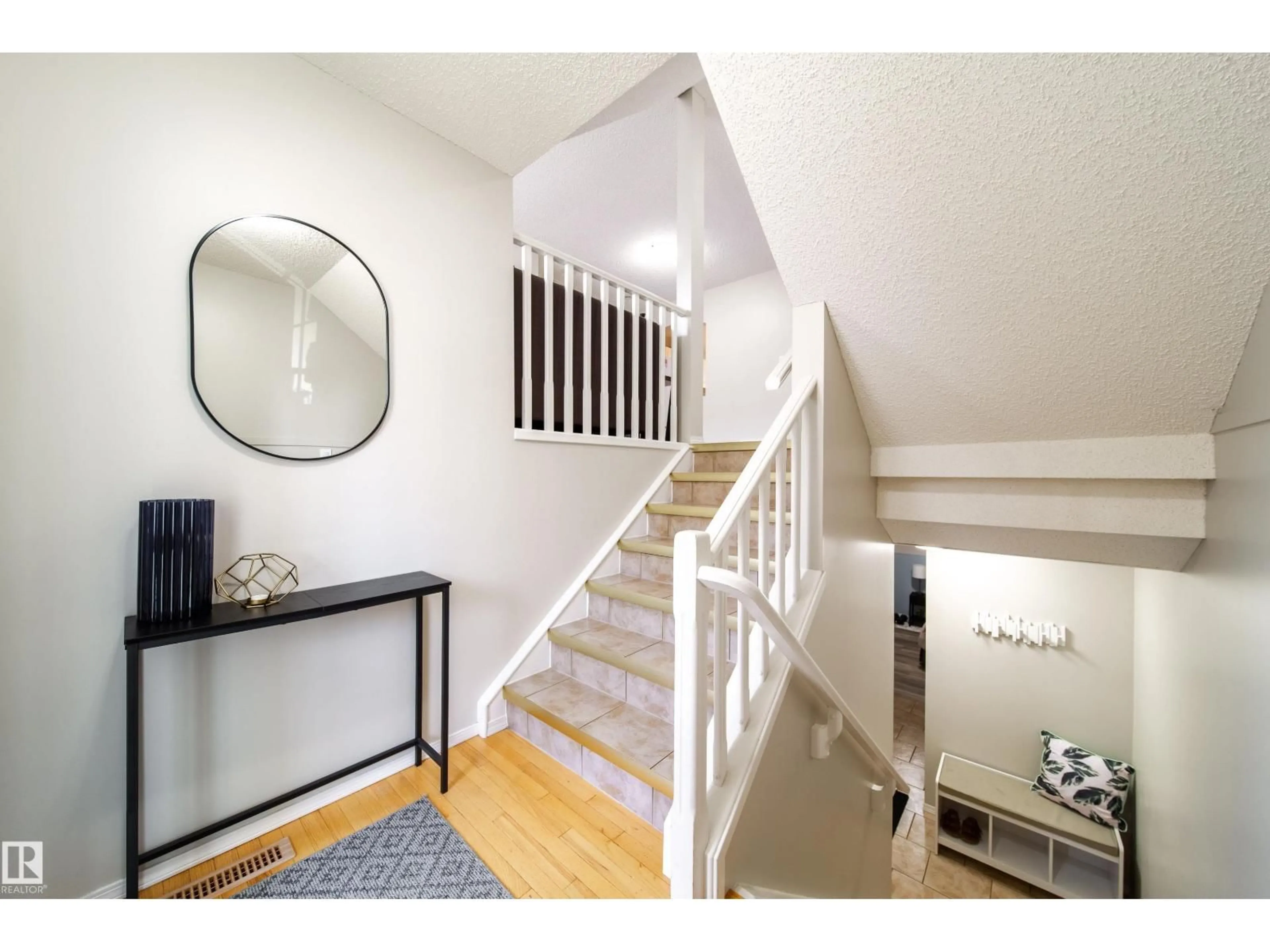 Indoor entryway for 1644 JAMHA RD, Edmonton Alberta T6L6V7