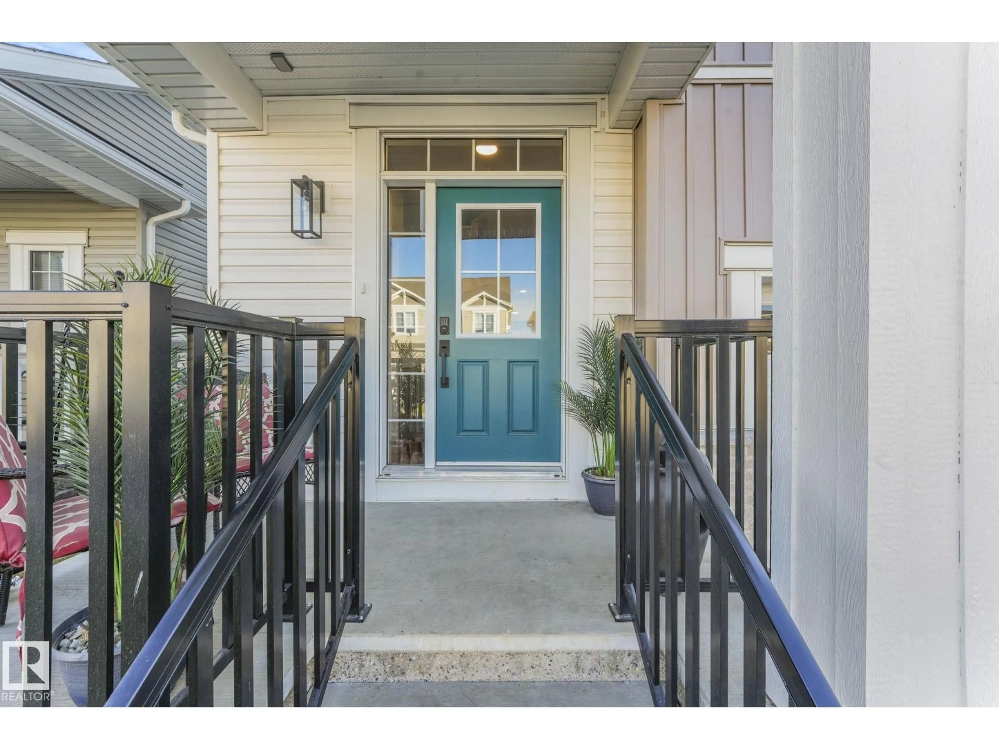 Indoor entryway for 1027 STONESIDE RD, Sherwood Park Alberta T8H3A2