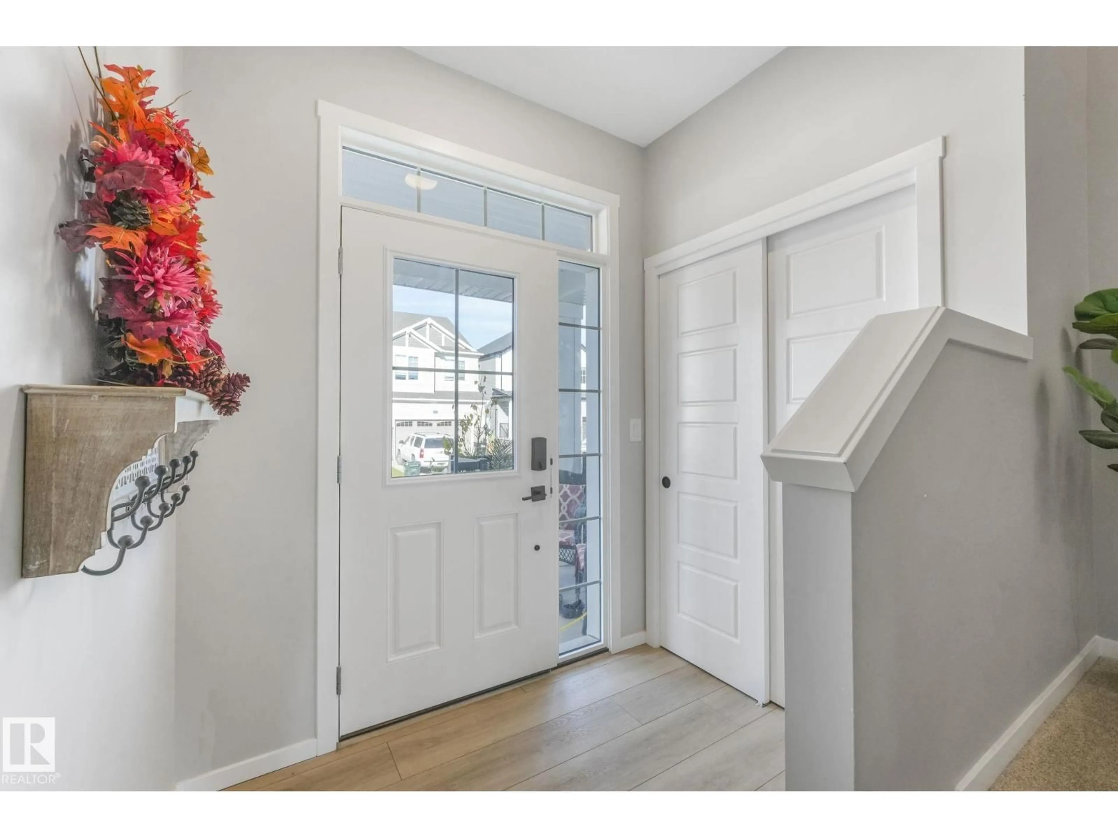 Indoor entryway for 1027 STONESIDE RD, Sherwood Park Alberta T8H3A2