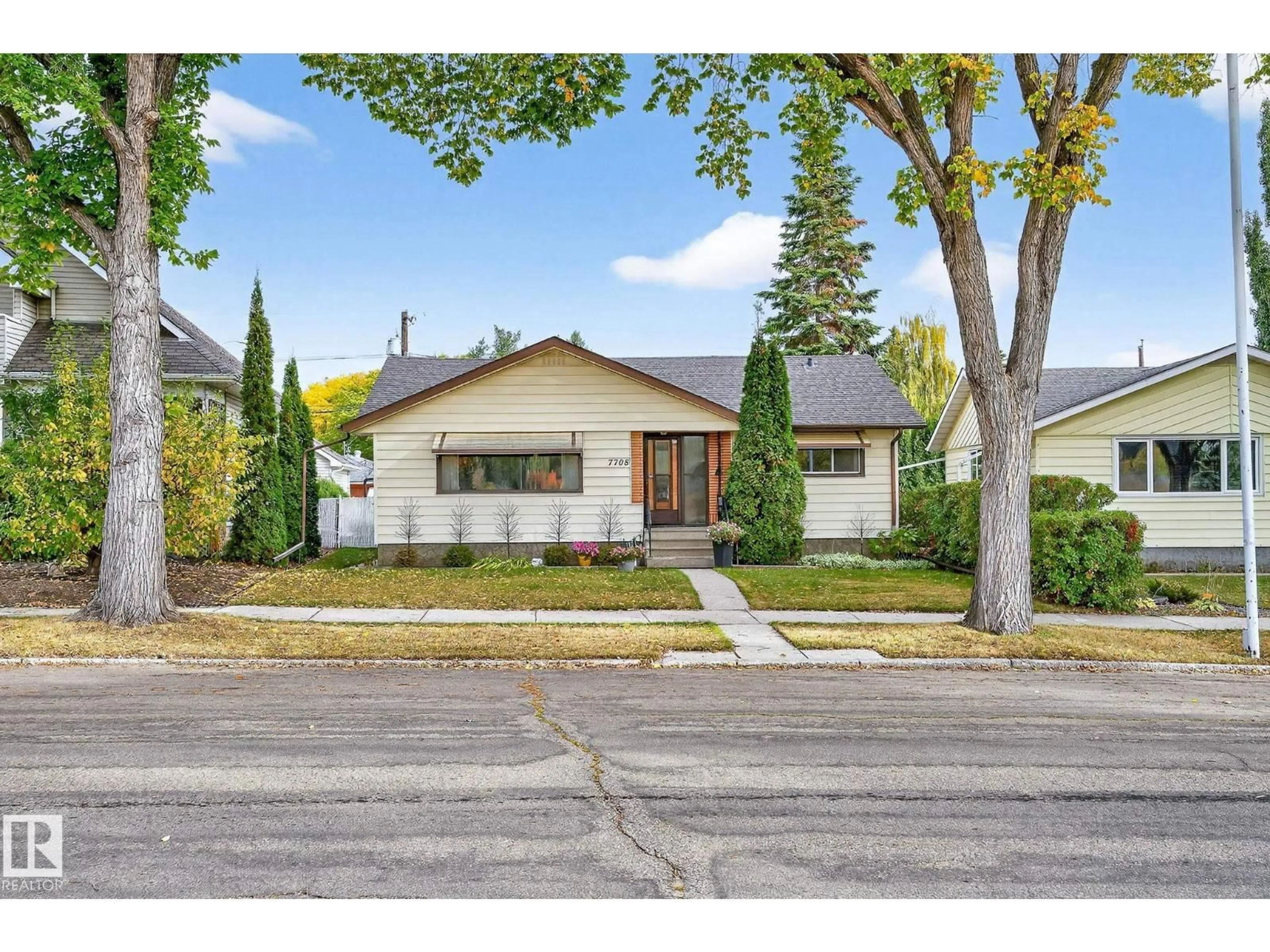 Home with vinyl exterior material, street for 7708 98A AV NW, Edmonton Alberta T6C0C5