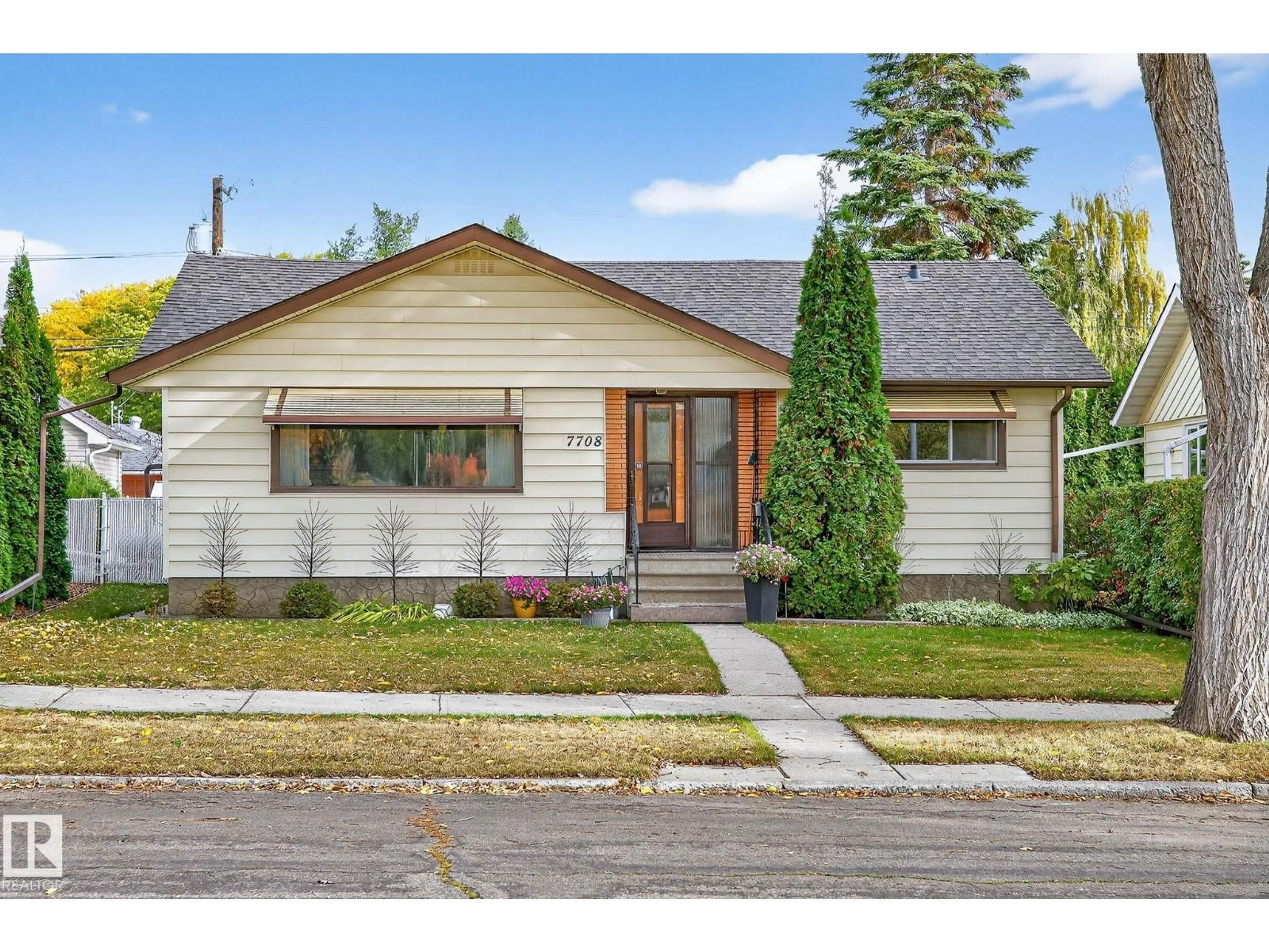 Home with vinyl exterior material, street for 7708 98A AV NW, Edmonton Alberta T6C0C5
