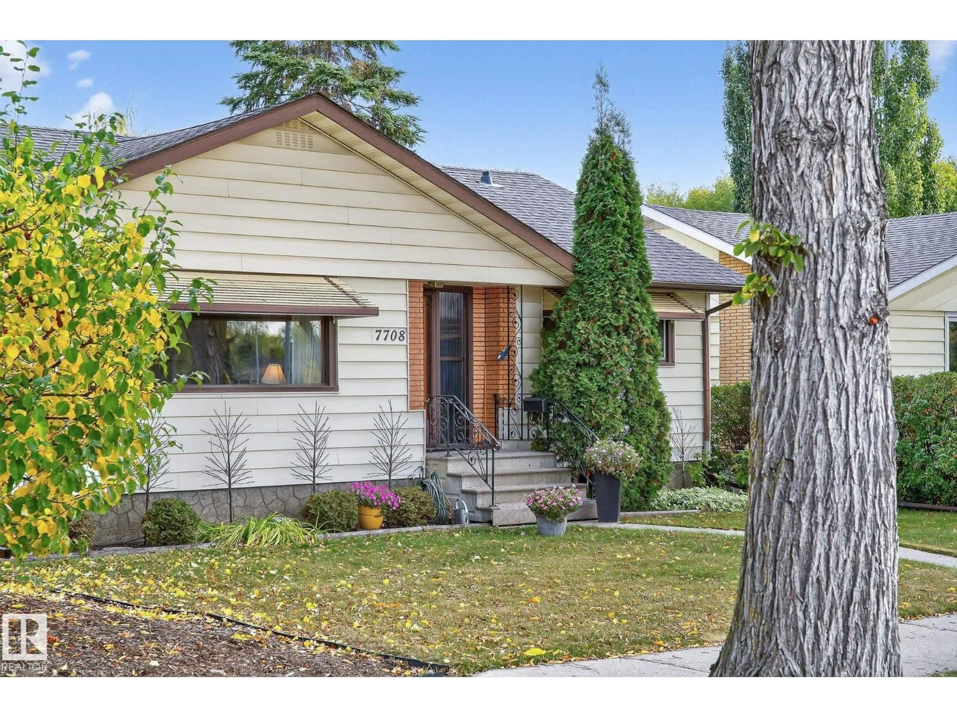 Home with vinyl exterior material, street for 7708 98A AV NW, Edmonton Alberta T6C0C5