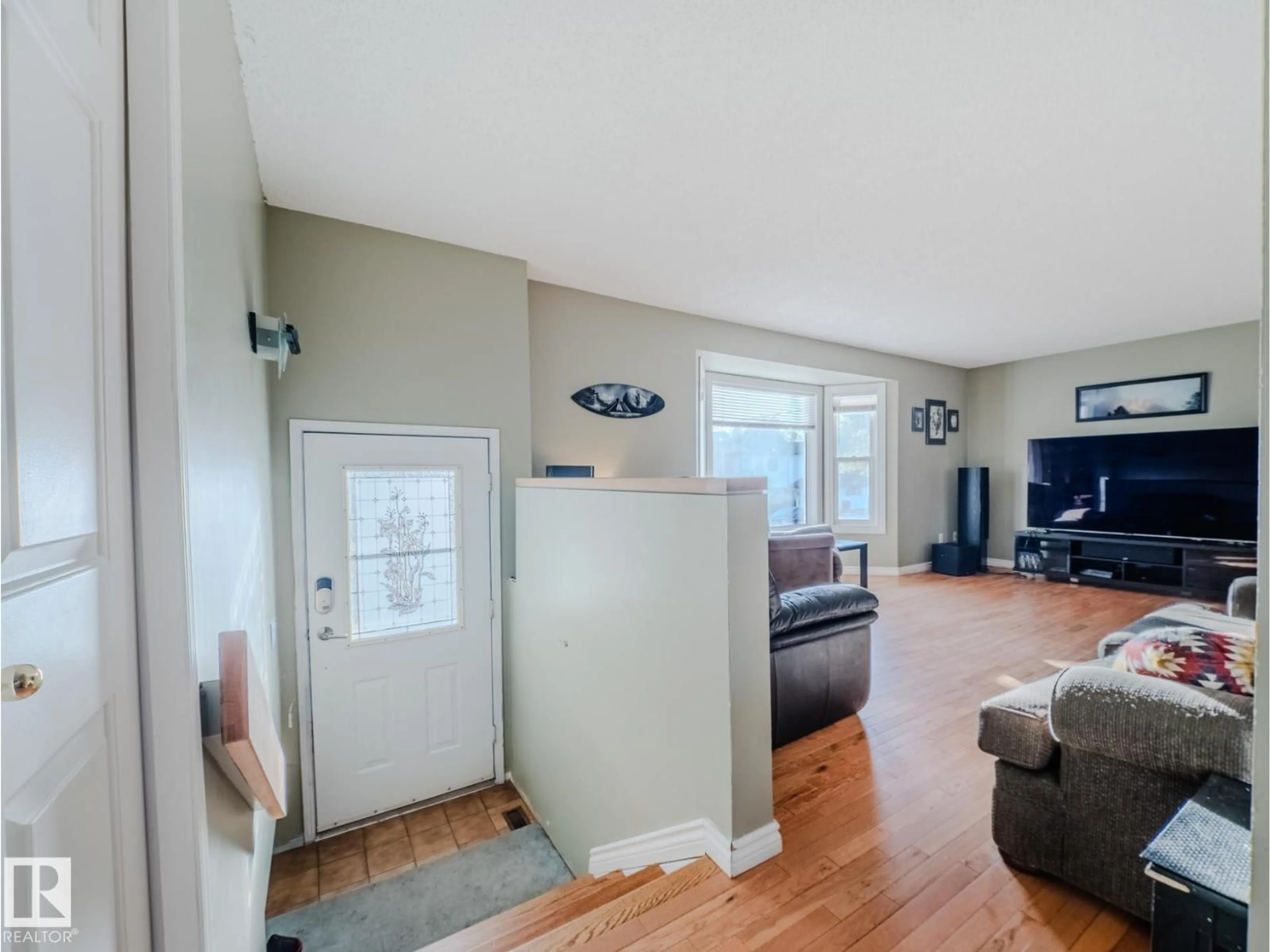 Indoor entryway for NW - 11410 46 ST, Edmonton Alberta T5W5E4