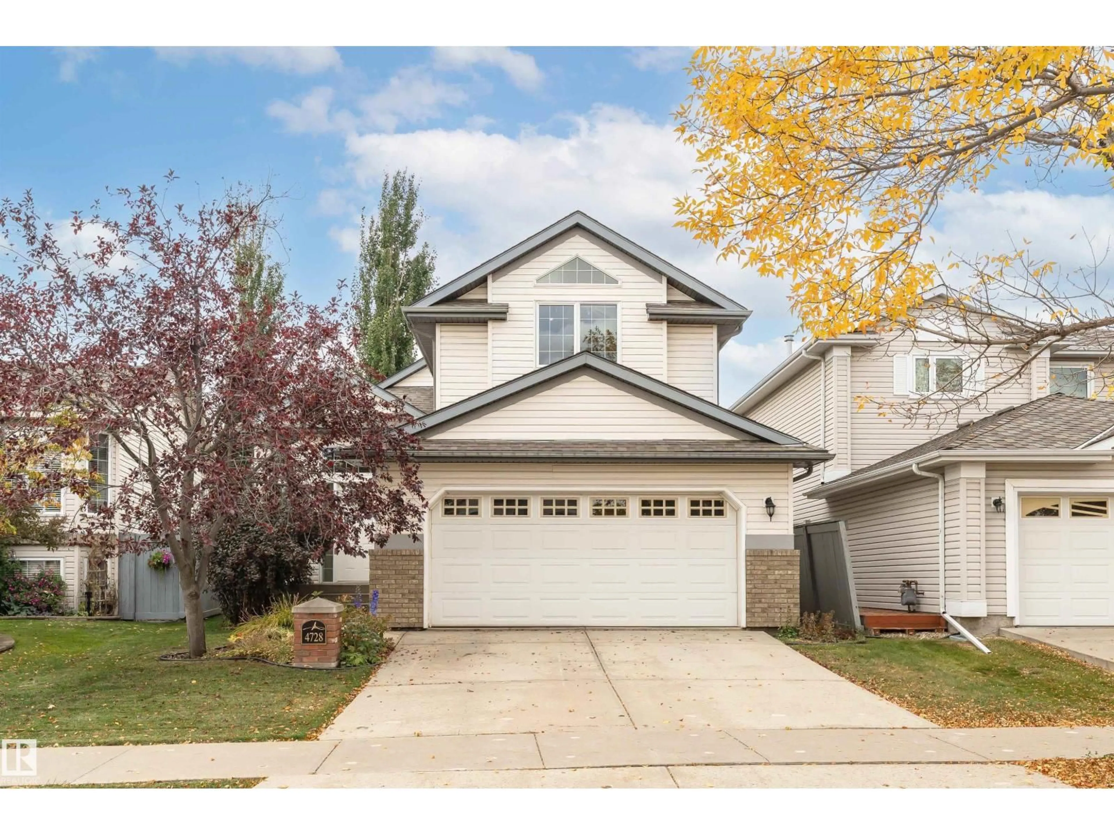 Home with vinyl exterior material, street for NW - 4728 188 ST, Edmonton Alberta T6M2S2