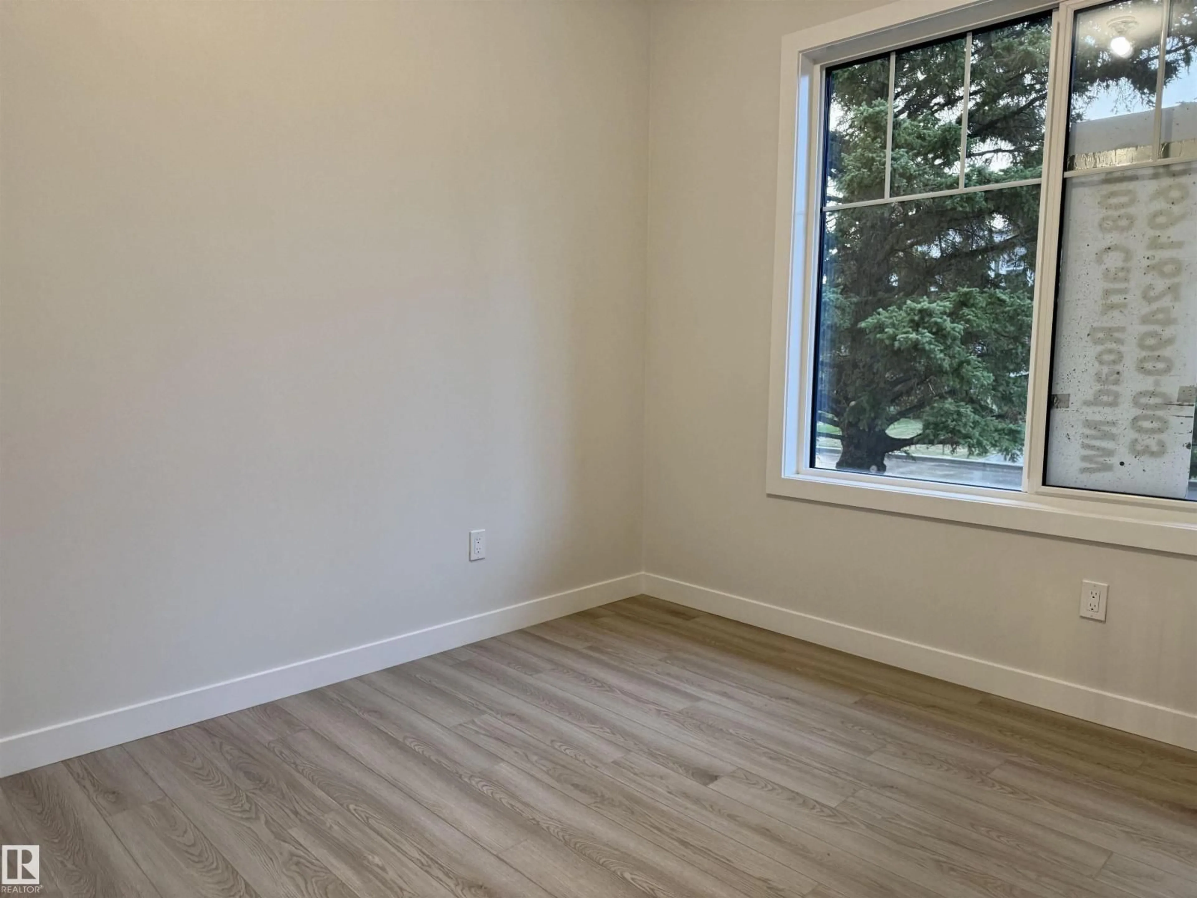 A pic of a room for 6108 CARR RD, Edmonton Alberta T5E6Y4