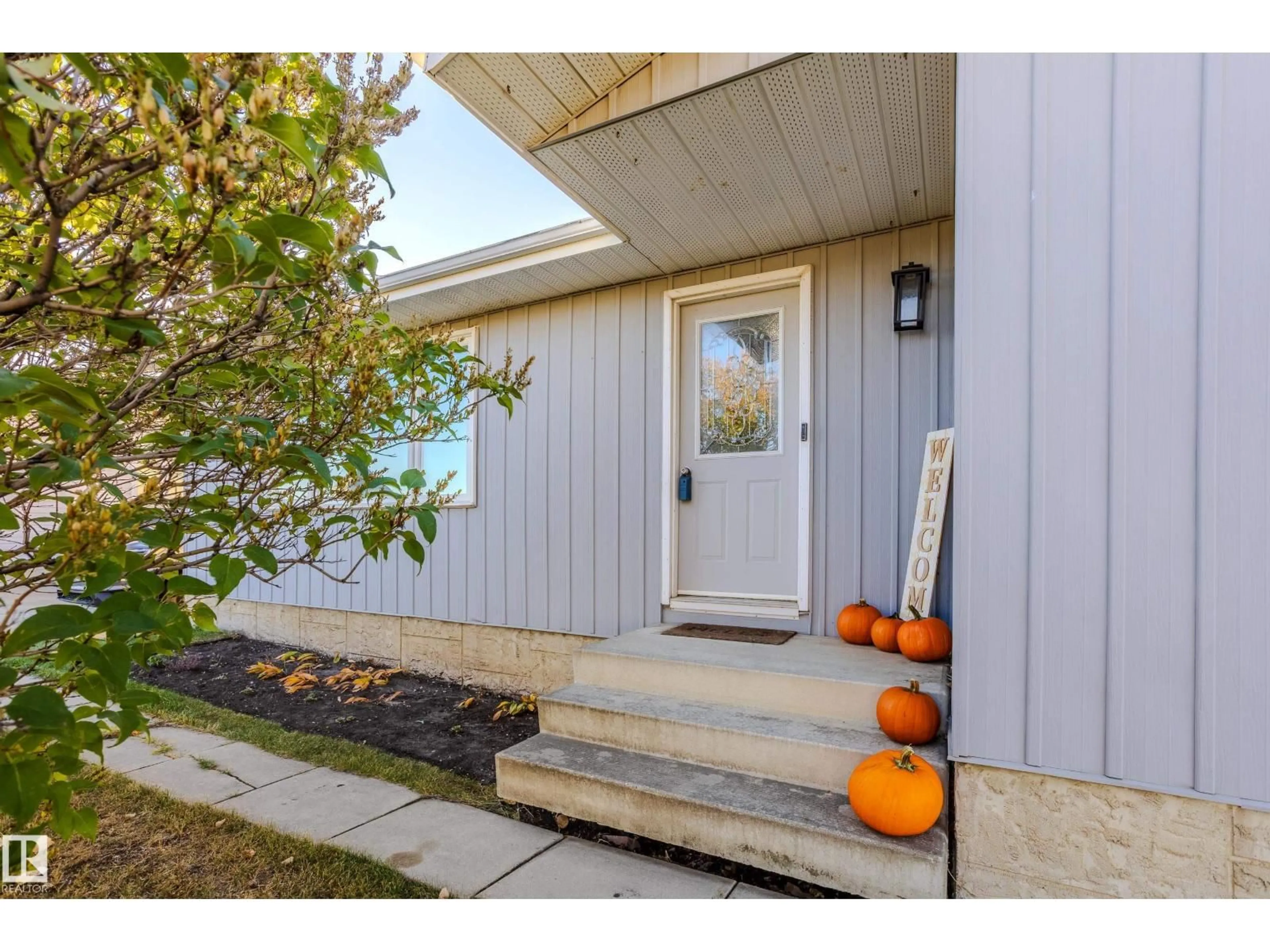 Indoor entryway for 9713 100 AV, Morinville Alberta T8R1G6