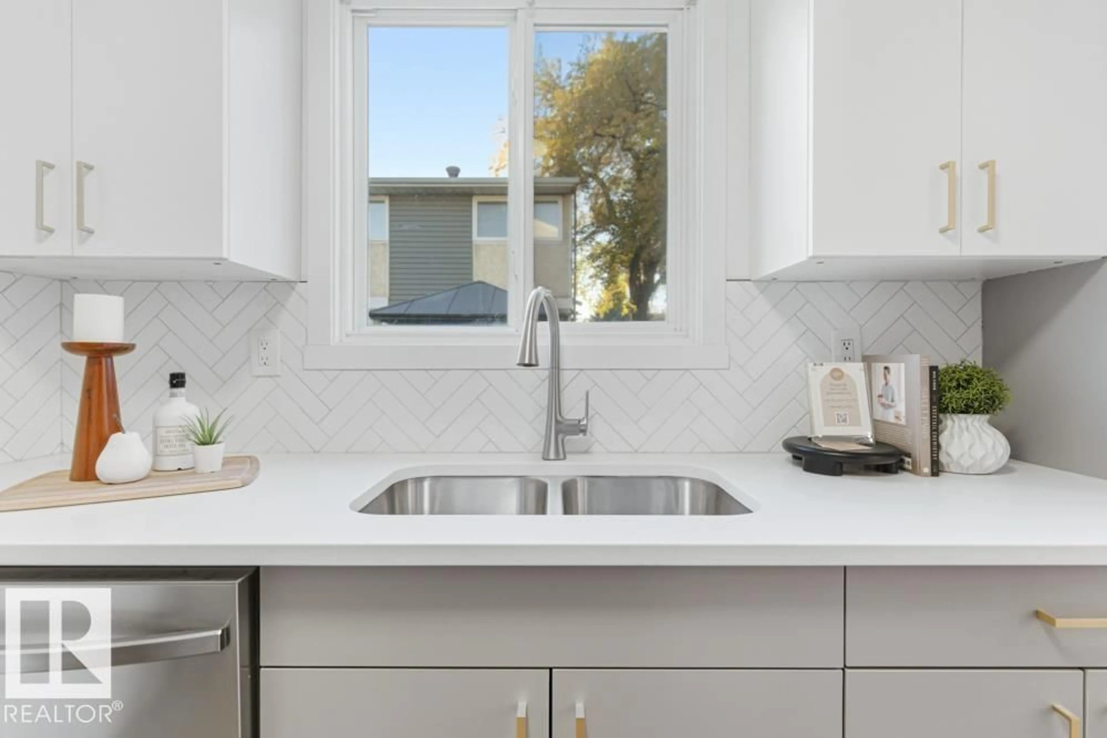 Contemporary kitchen, ceramic/tile floor for NW - 12G CLAREVIEW VG, Edmonton Alberta T5A3P2