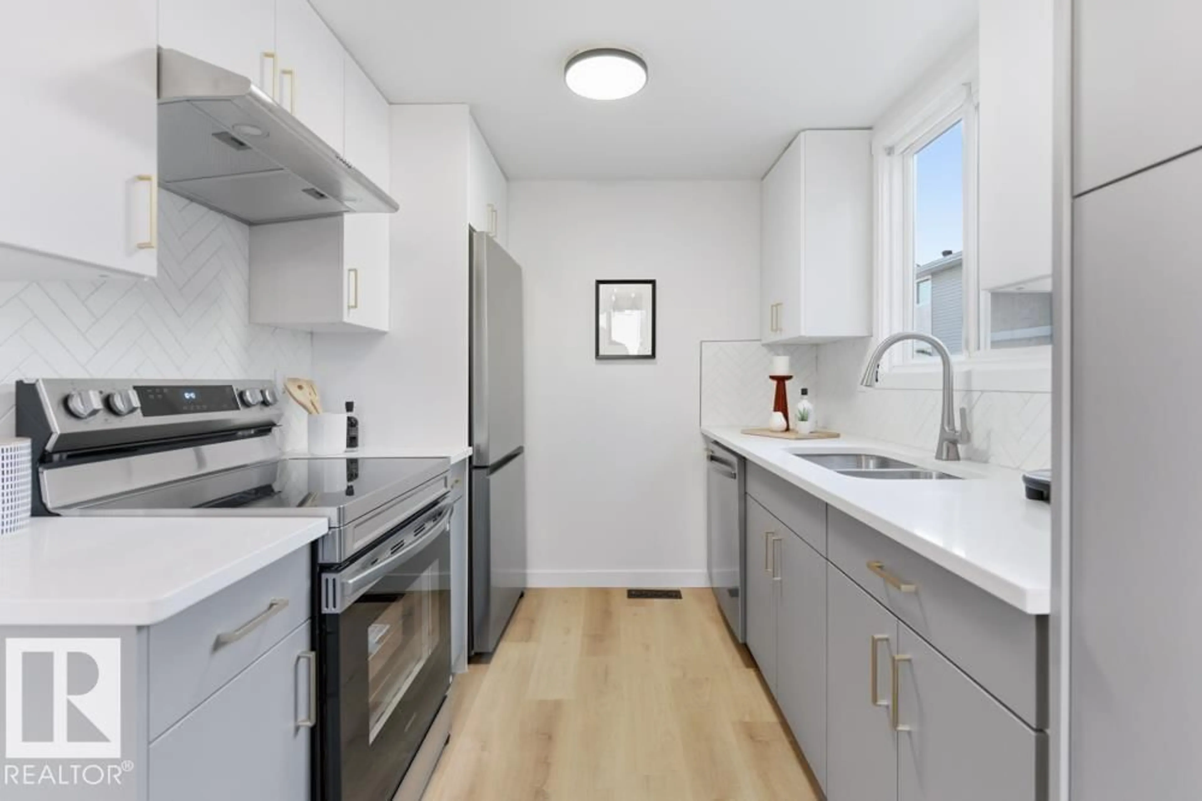 Standard kitchen, unknown for NW - 12G CLAREVIEW VG, Edmonton Alberta T5A3P2