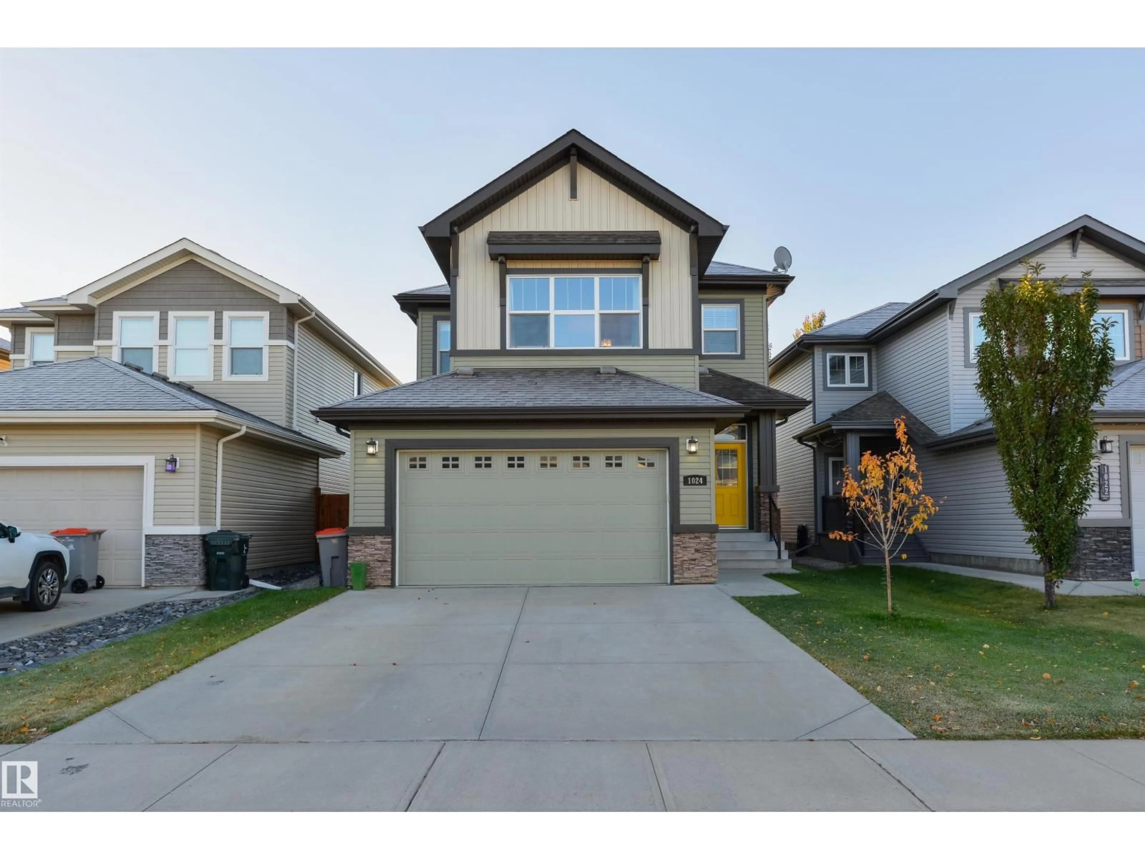 Home with vinyl exterior material, street for 1024 SOUTH CREEK WD, Stony Plain Alberta T7Z0C9