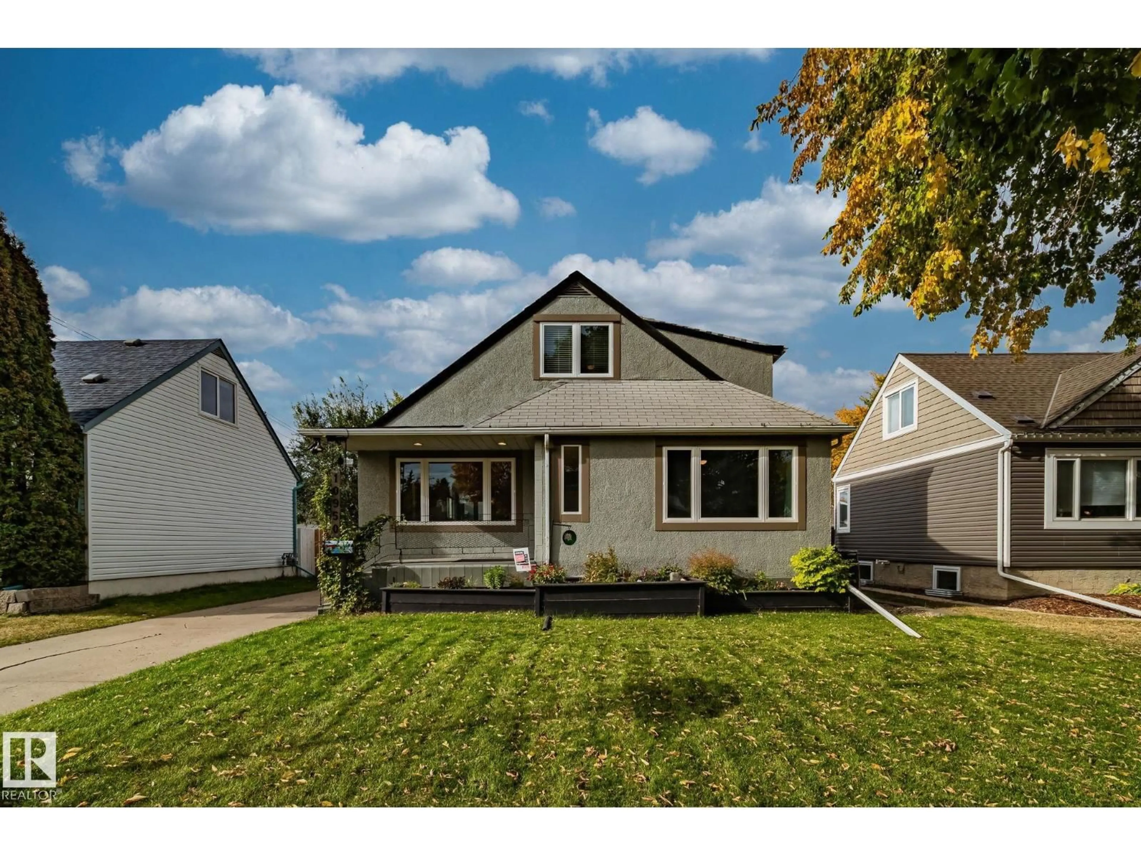 Home with vinyl exterior material, street for NW - 10950 117 ST, Edmonton Alberta T5H3N6