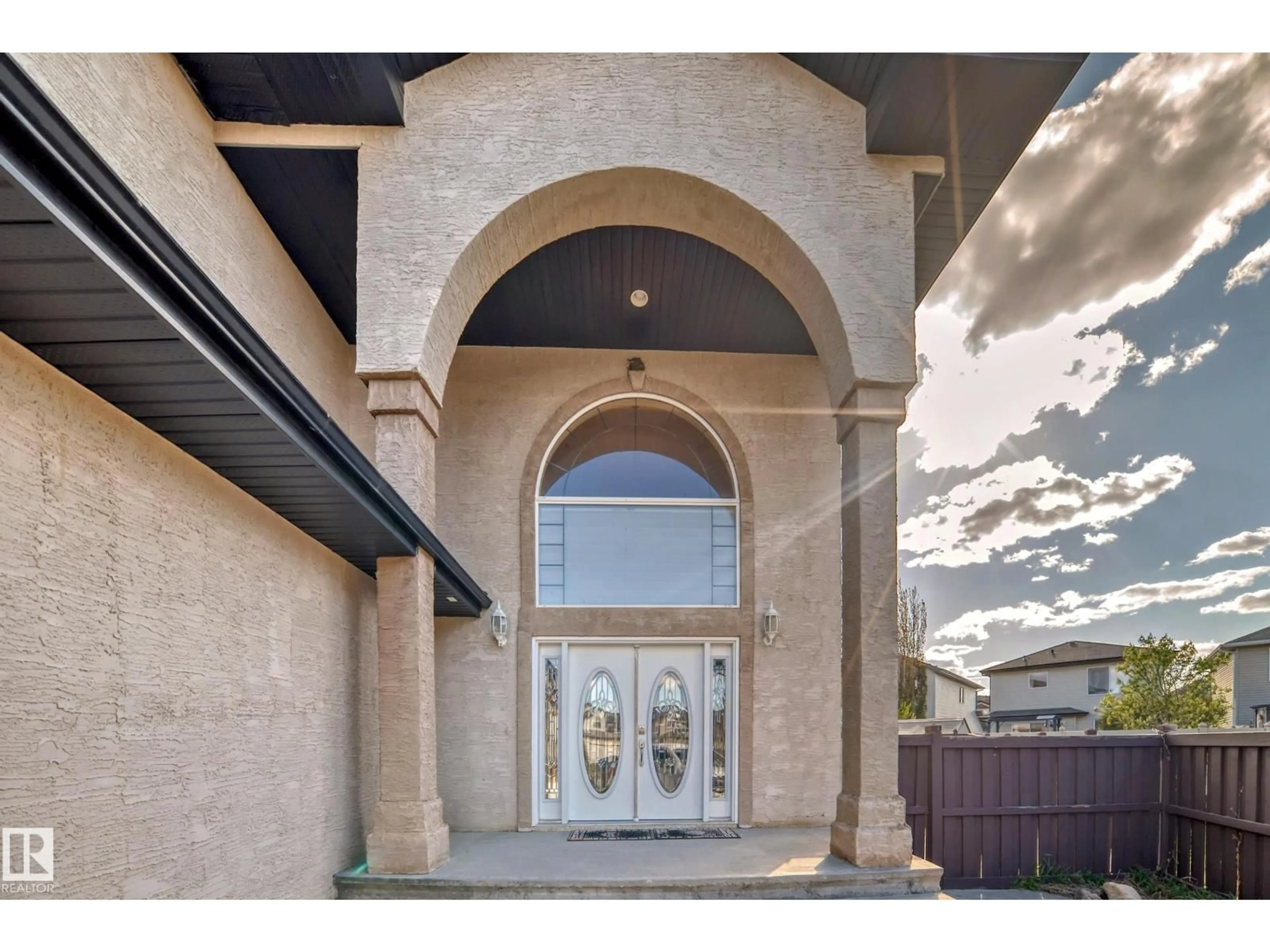 Indoor entryway for NW - 16104 136 ST, Edmonton Alberta T5A3V4