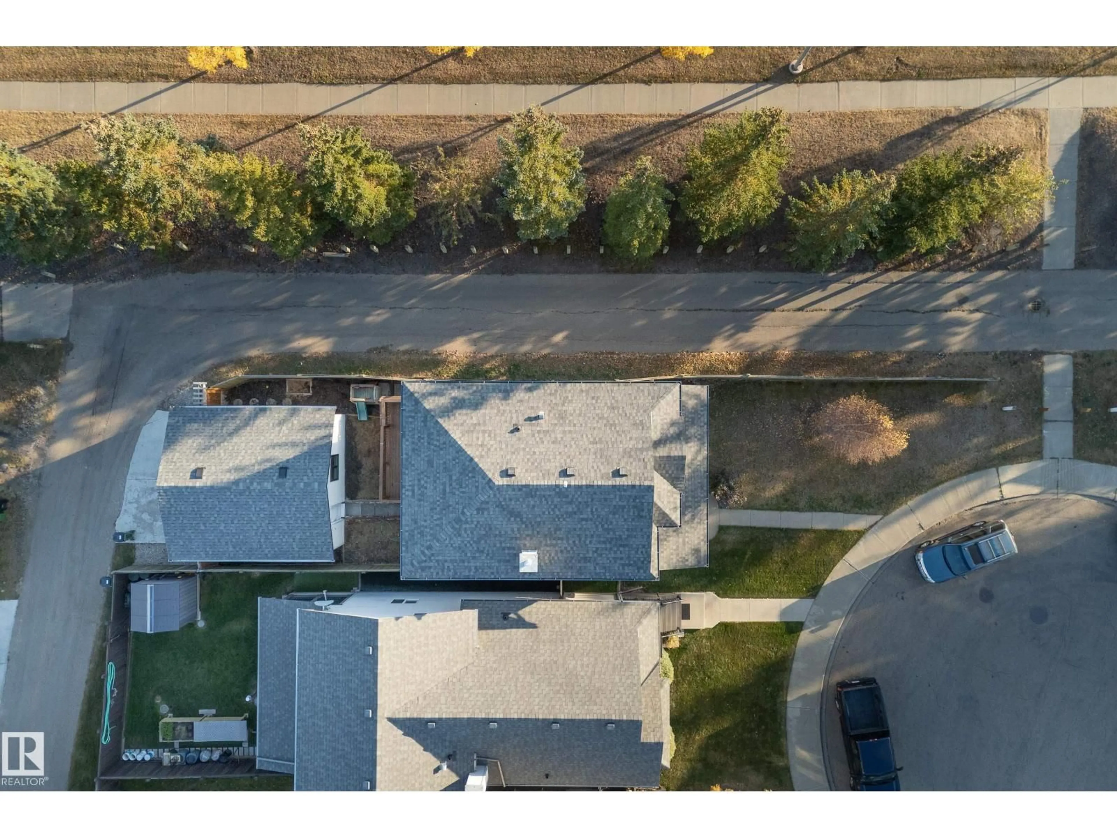 A pic from outside/outdoor area/front of a property/back of a property/a pic from drone, street for NW - 15303 138 ST, Edmonton Alberta T6V1N6