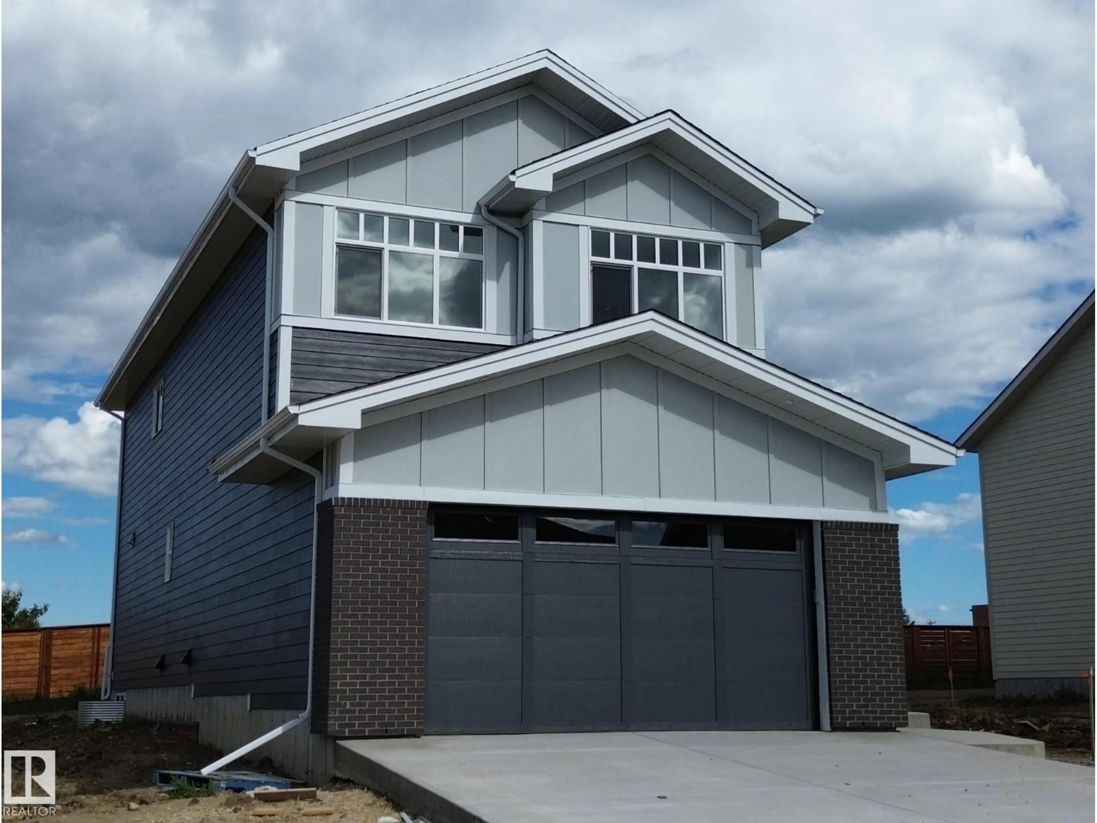 Home with vinyl exterior material, street for 17 BIRKSHIRE CR, Sherwood Park Alberta T8B0C6