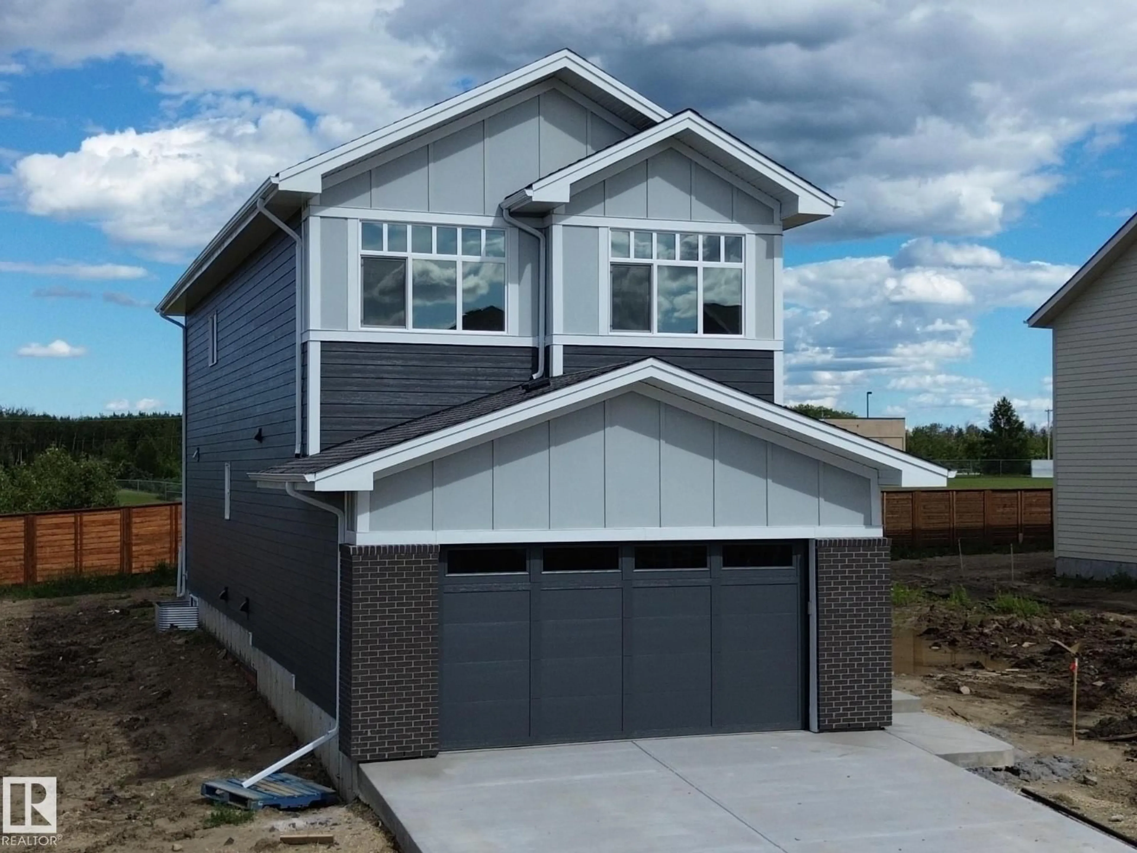 Home with vinyl exterior material, street for 17 BIRKSHIRE CR, Sherwood Park Alberta T8B0C6