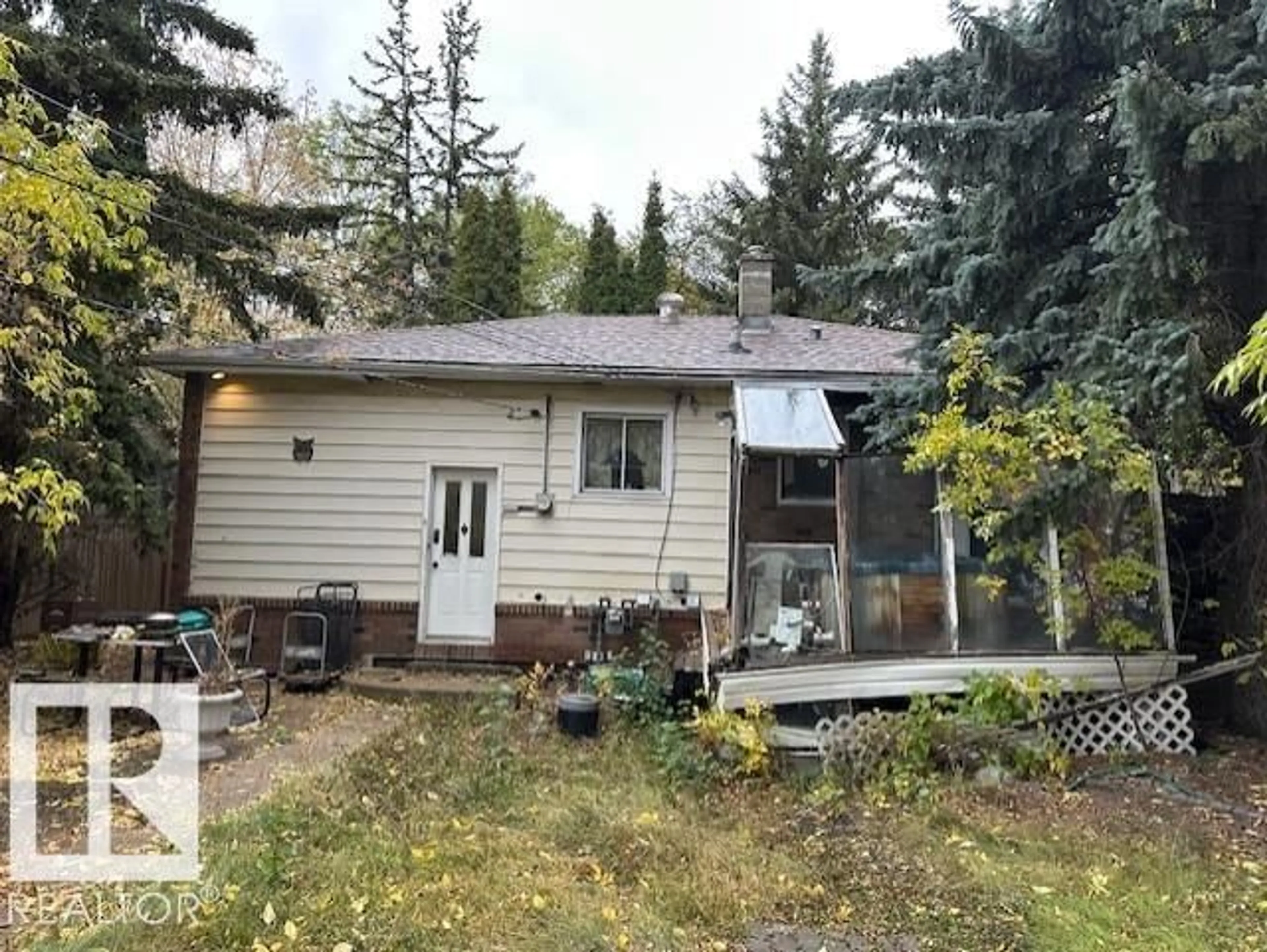 Shed for 9119 74 AV, Edmonton Alberta T6E1C9