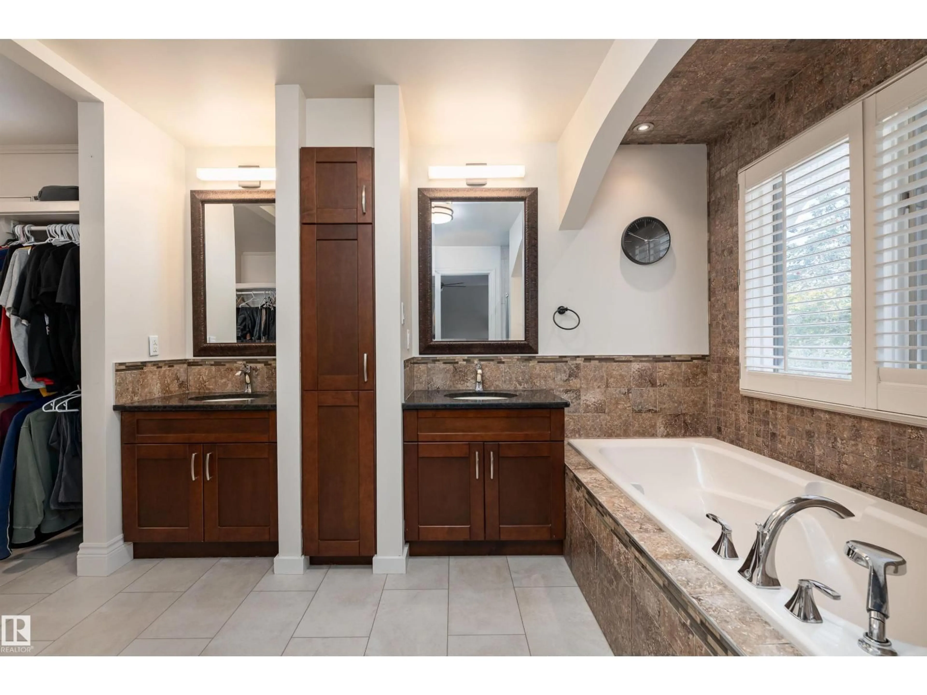 Contemporary bathroom, ceramic/tile floor for 1 IRONGATE PL, St. Albert Alberta T8N5J7