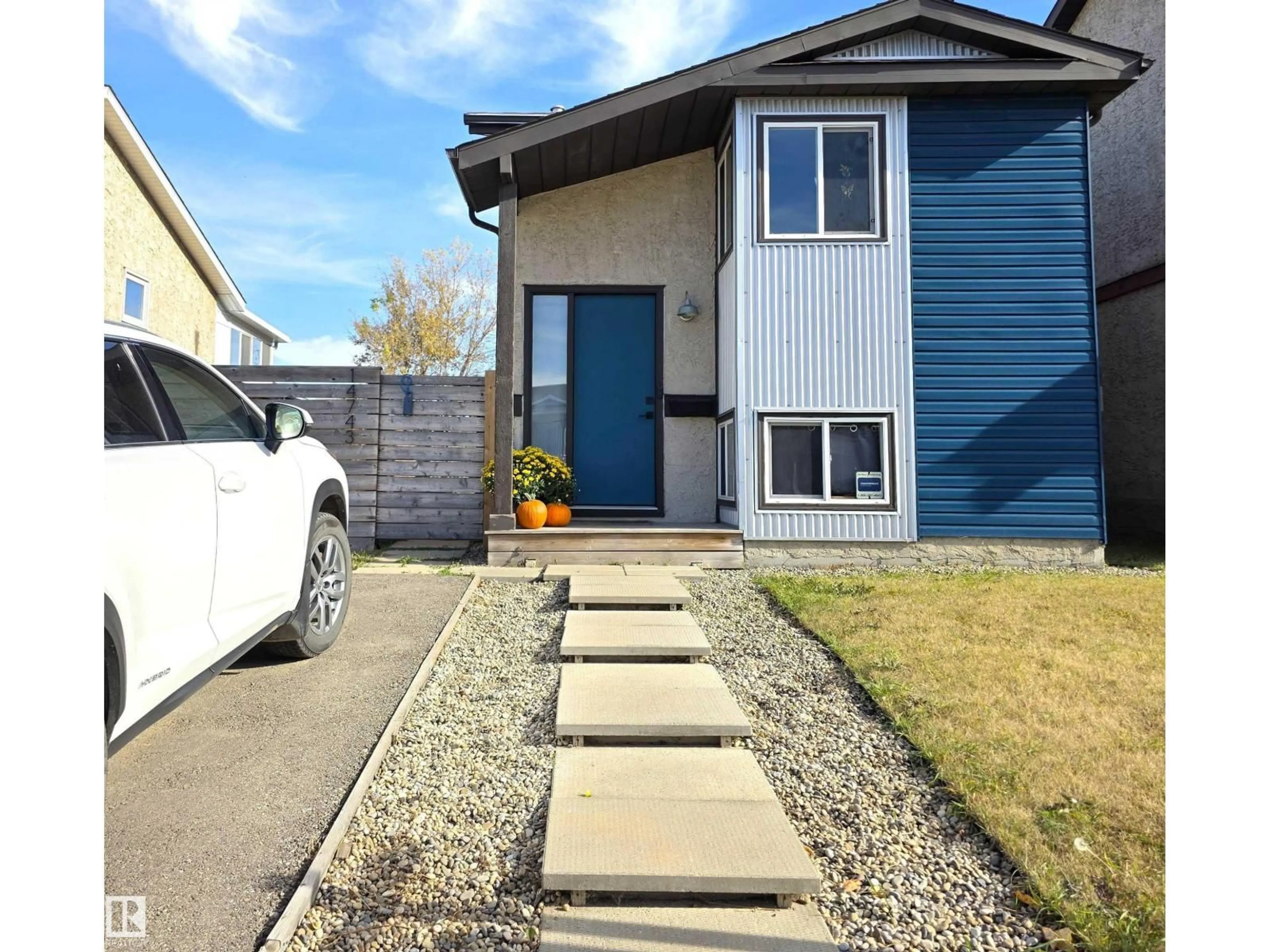 Home with vinyl exterior material, street for NW - 14743 33 ST, Edmonton Alberta T5Y2C9