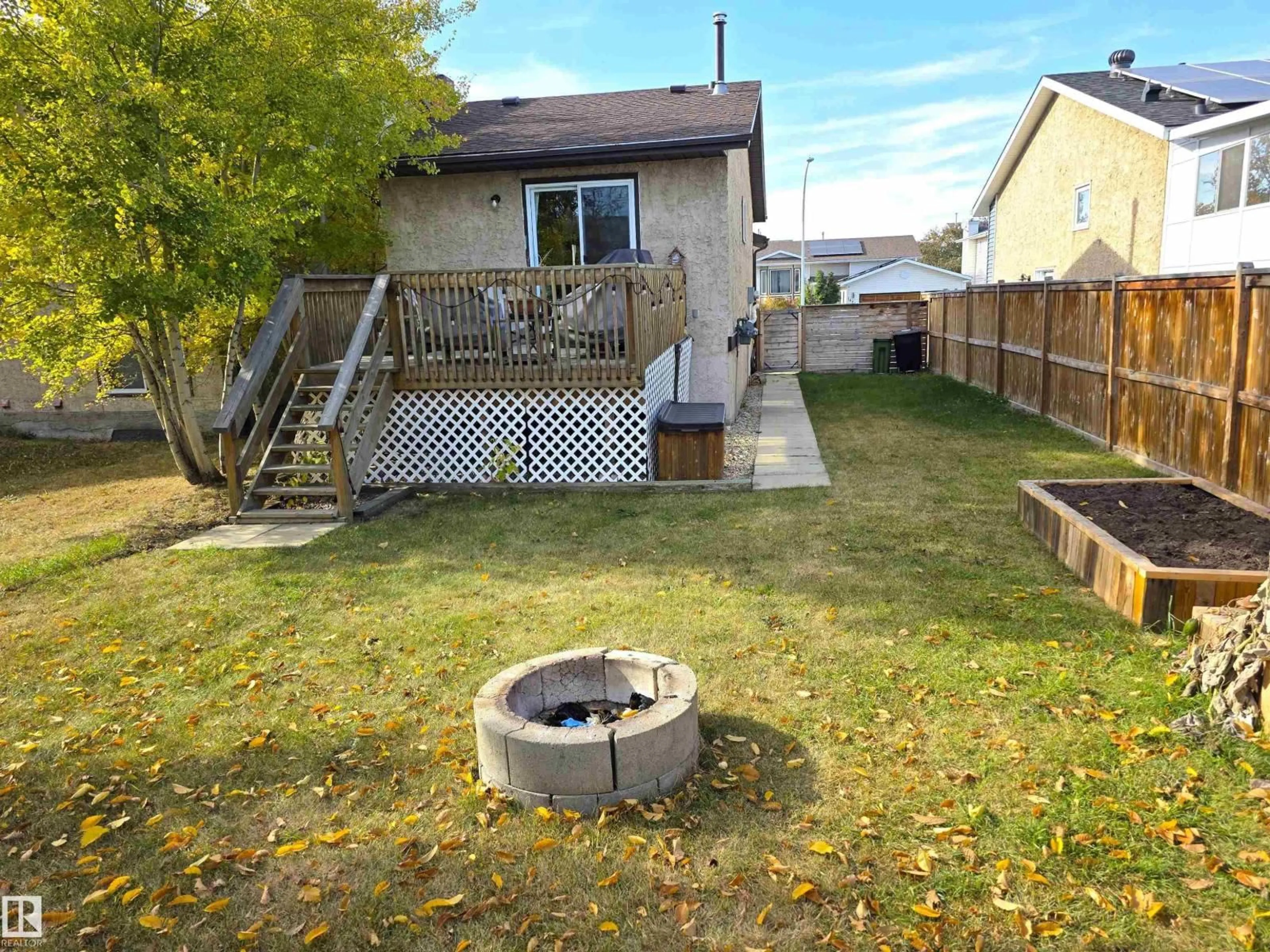 Patio, street for NW - 14743 33 ST, Edmonton Alberta T5Y2C9