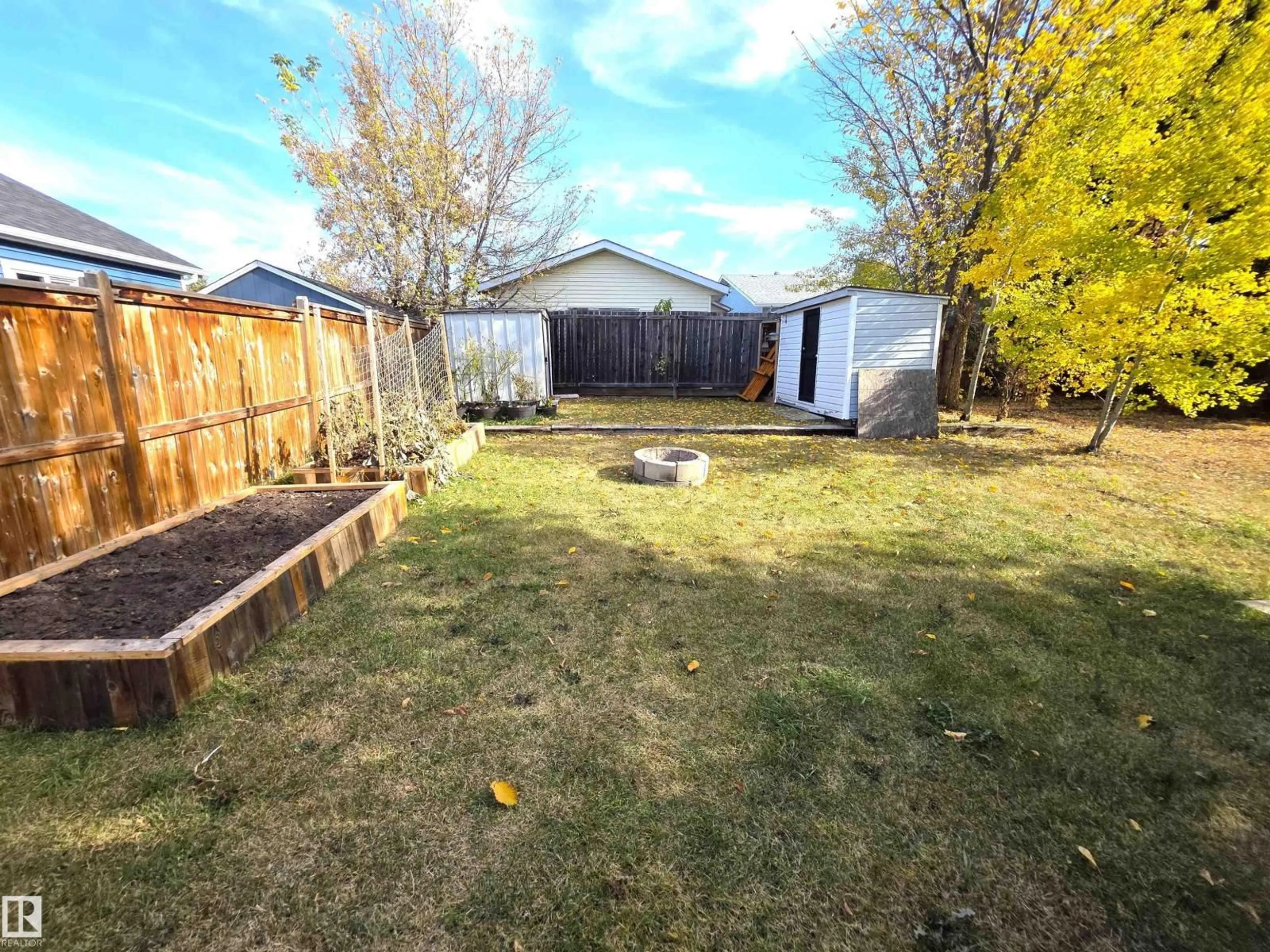 A pic from outside/outdoor area/front of a property/back of a property/a pic from drone, street for NW - 14743 33 ST, Edmonton Alberta T5Y2C9