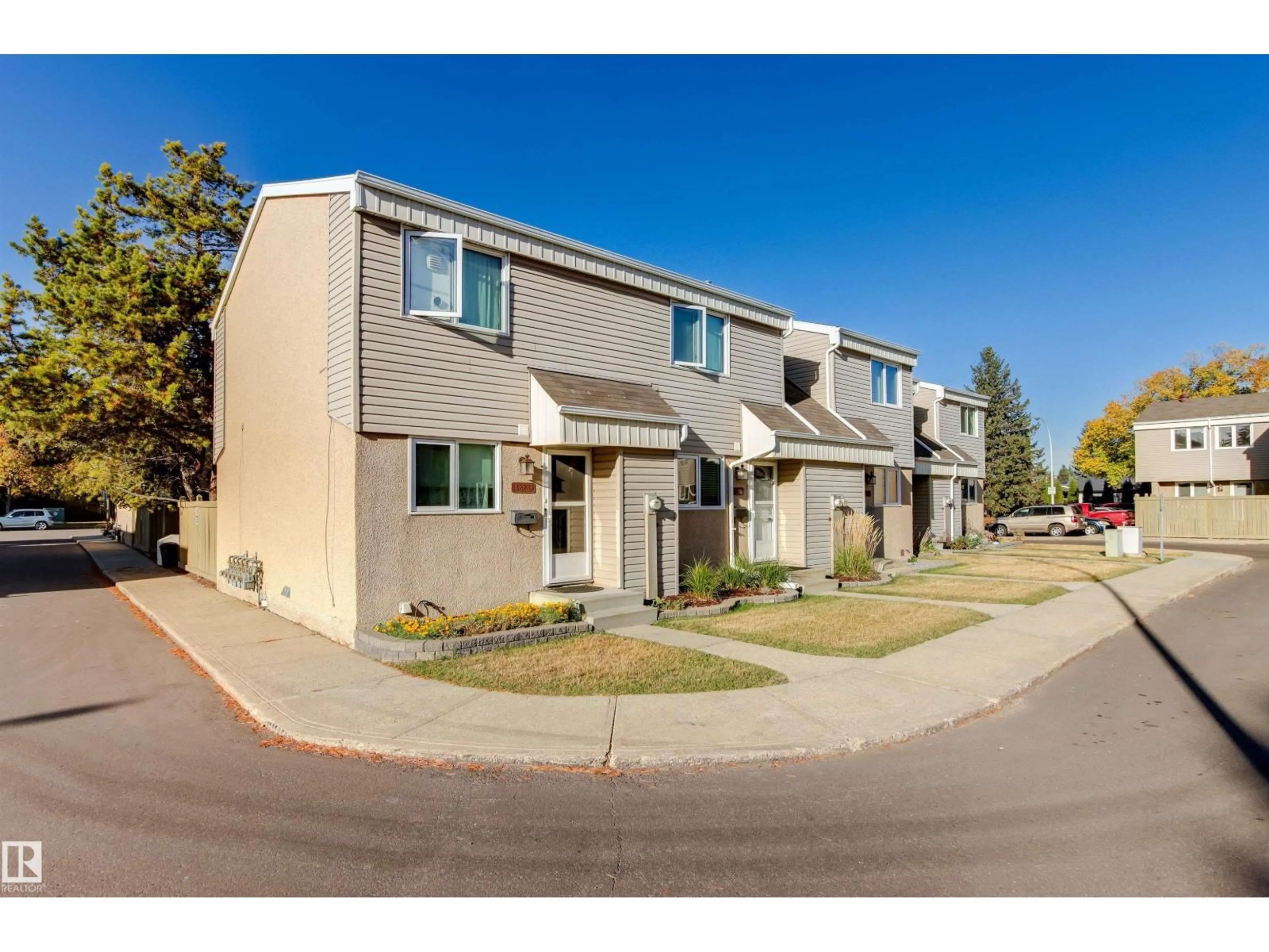A pic from outside/outdoor area/front of a property/back of a property/a pic from drone, street for 14835D RIVERBEND RD, Edmonton Alberta T6H5A0