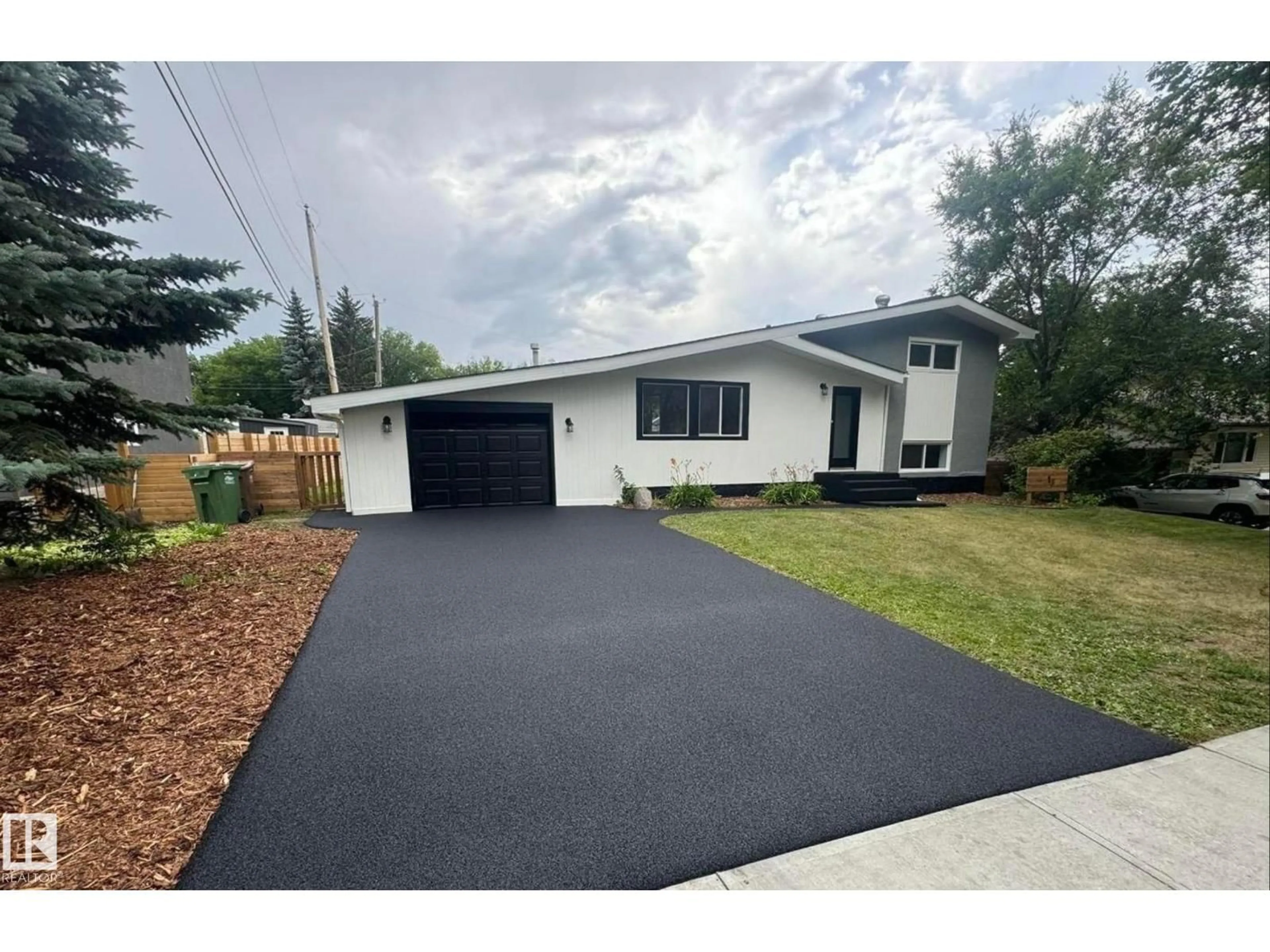 Home with vinyl exterior material, street for 1 SYLVAN DR, St. Albert Alberta T8N0G7