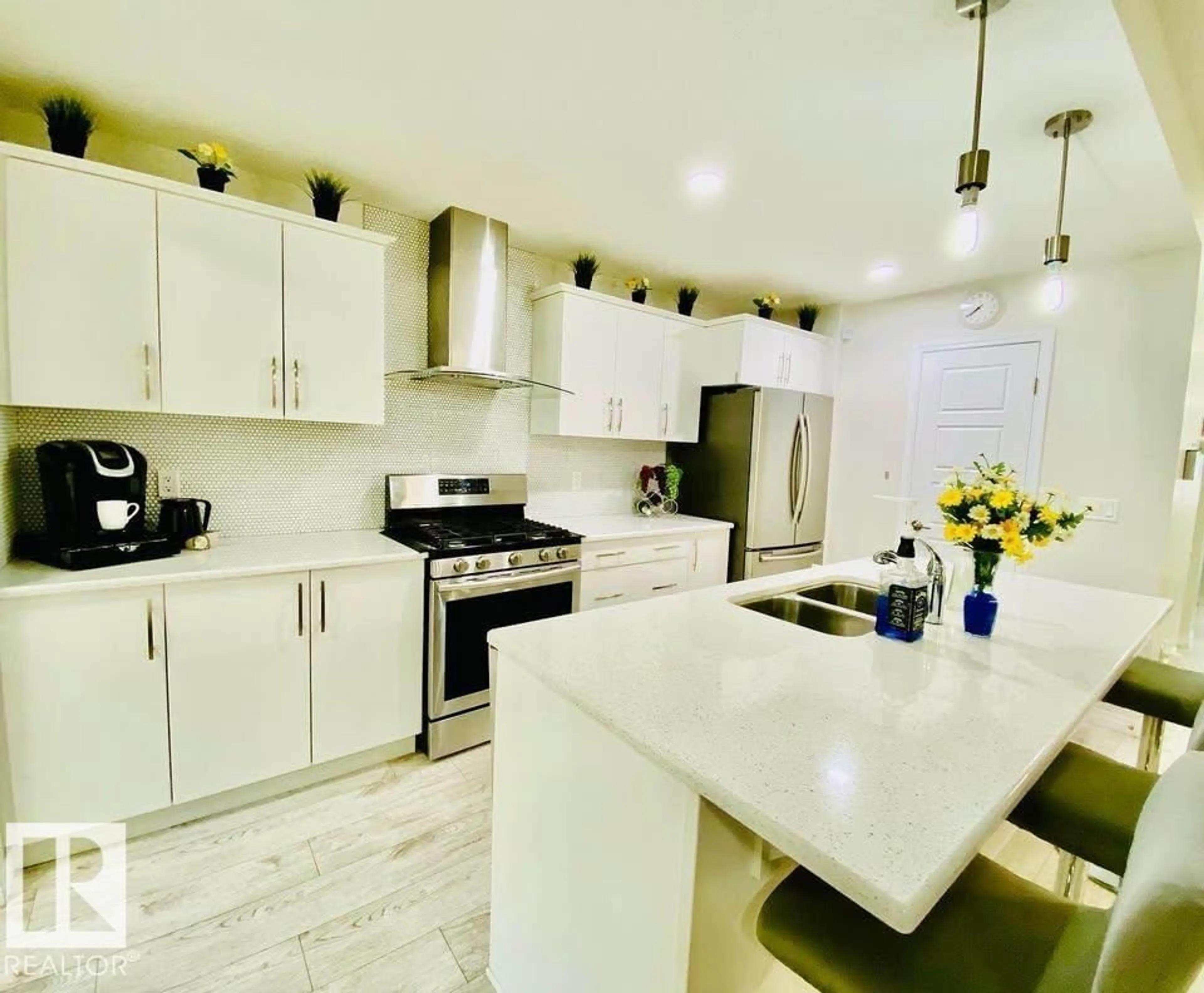 Open concept kitchen, ceramic/tile floor for 1511 SECORD RD, Edmonton Alberta T5T7B4