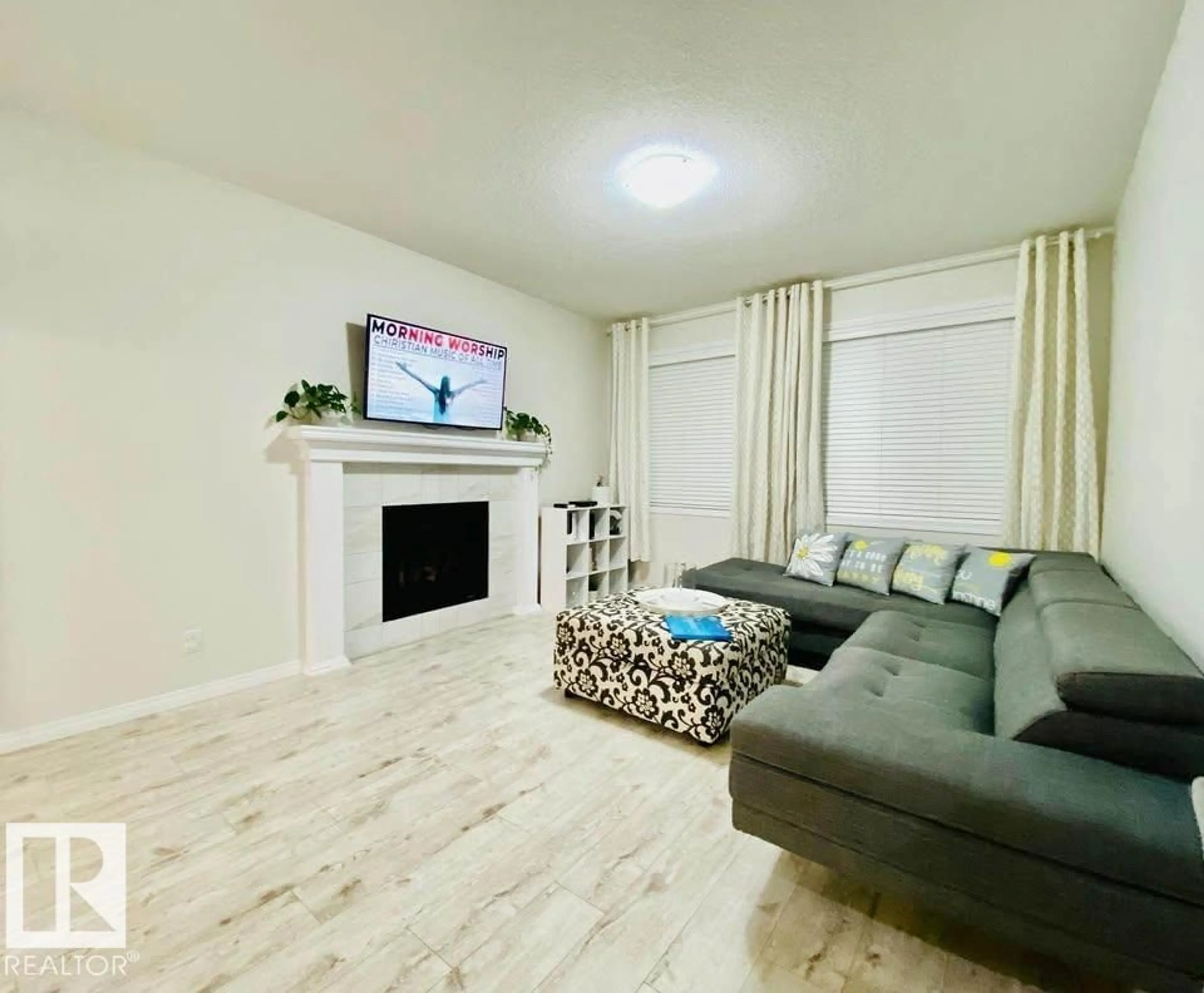 Living room with furniture, unknown for 1511 SECORD RD, Edmonton Alberta T5T7B4