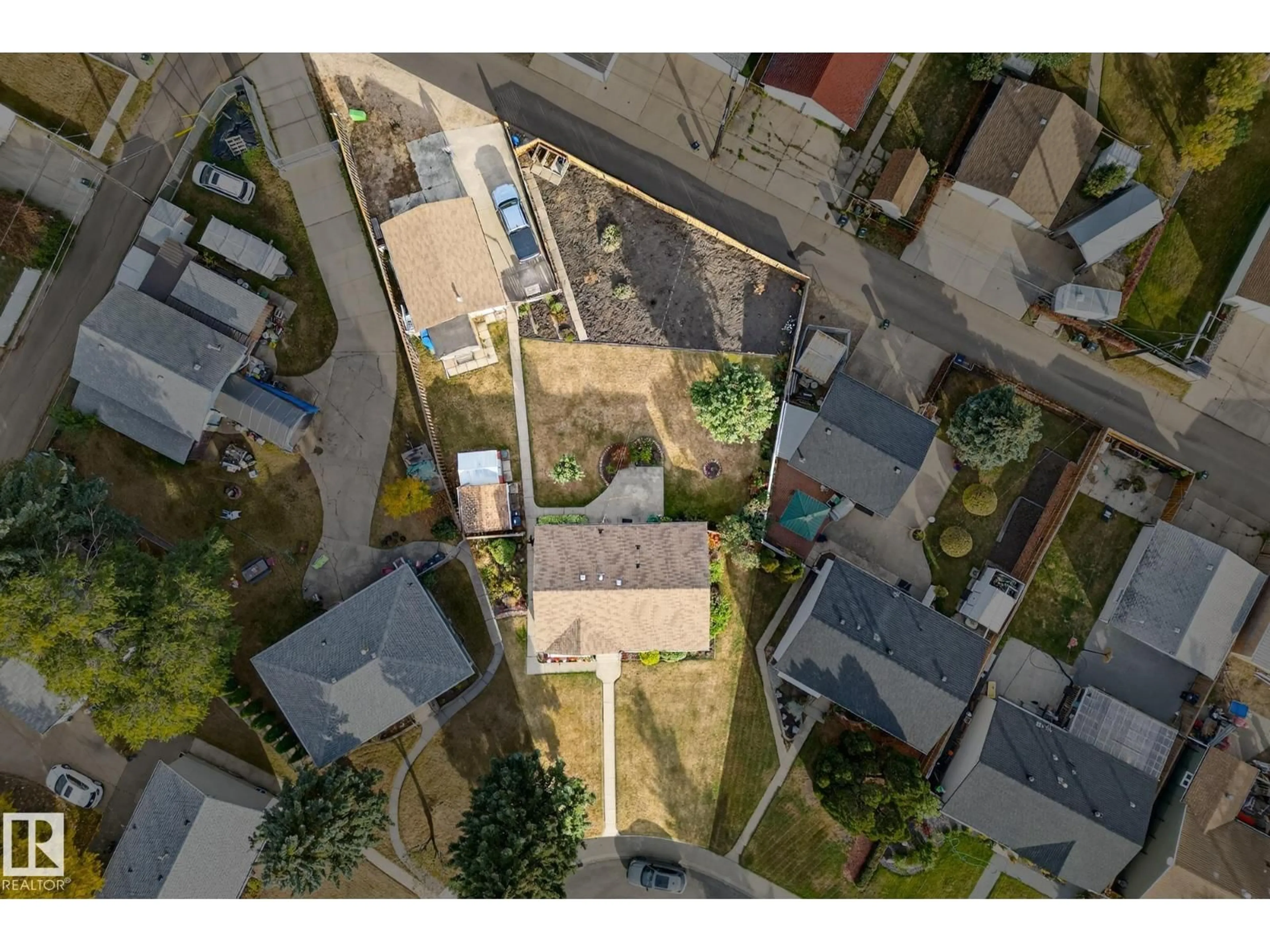A pic from outside/outdoor area/front of a property/back of a property/a pic from drone, street for 12236 136 AV, Edmonton Alberta T5L4A6