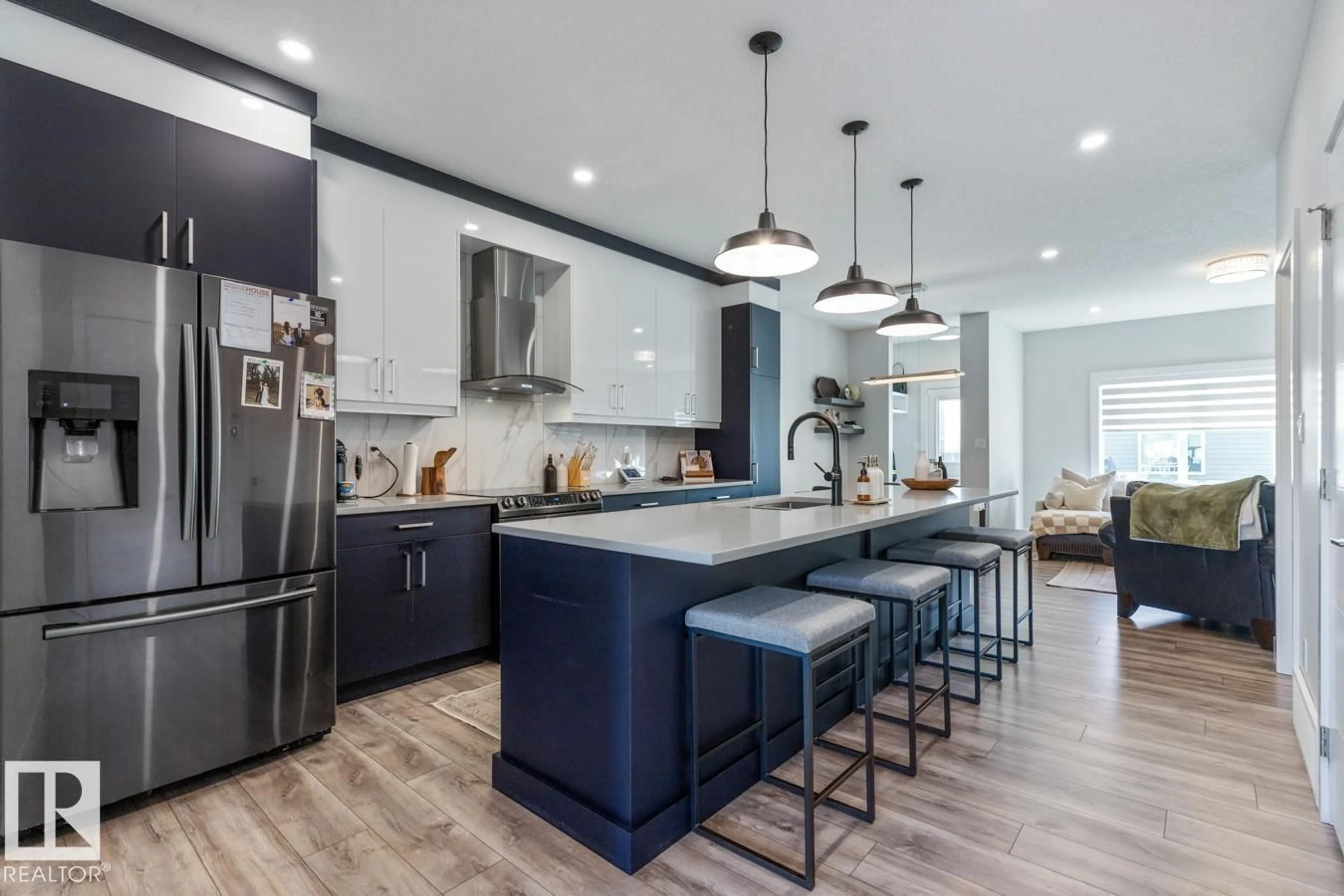 Open concept kitchen, ceramic/tile floor for 633 MEADOWVIEW DR, Fort Saskatchewan Alberta T8L0X2