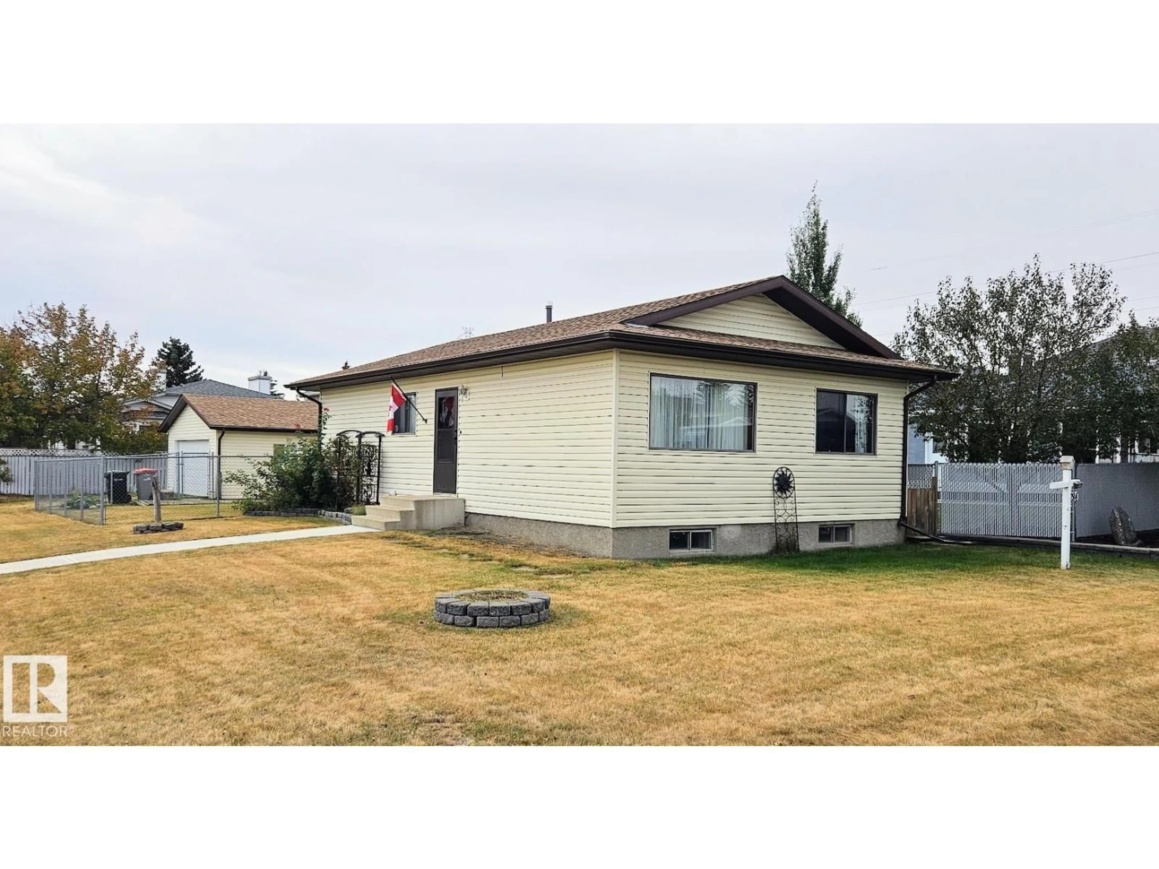Home with vinyl exterior material, street for 284 PORTER AV, Millet Alberta T0C1Z0