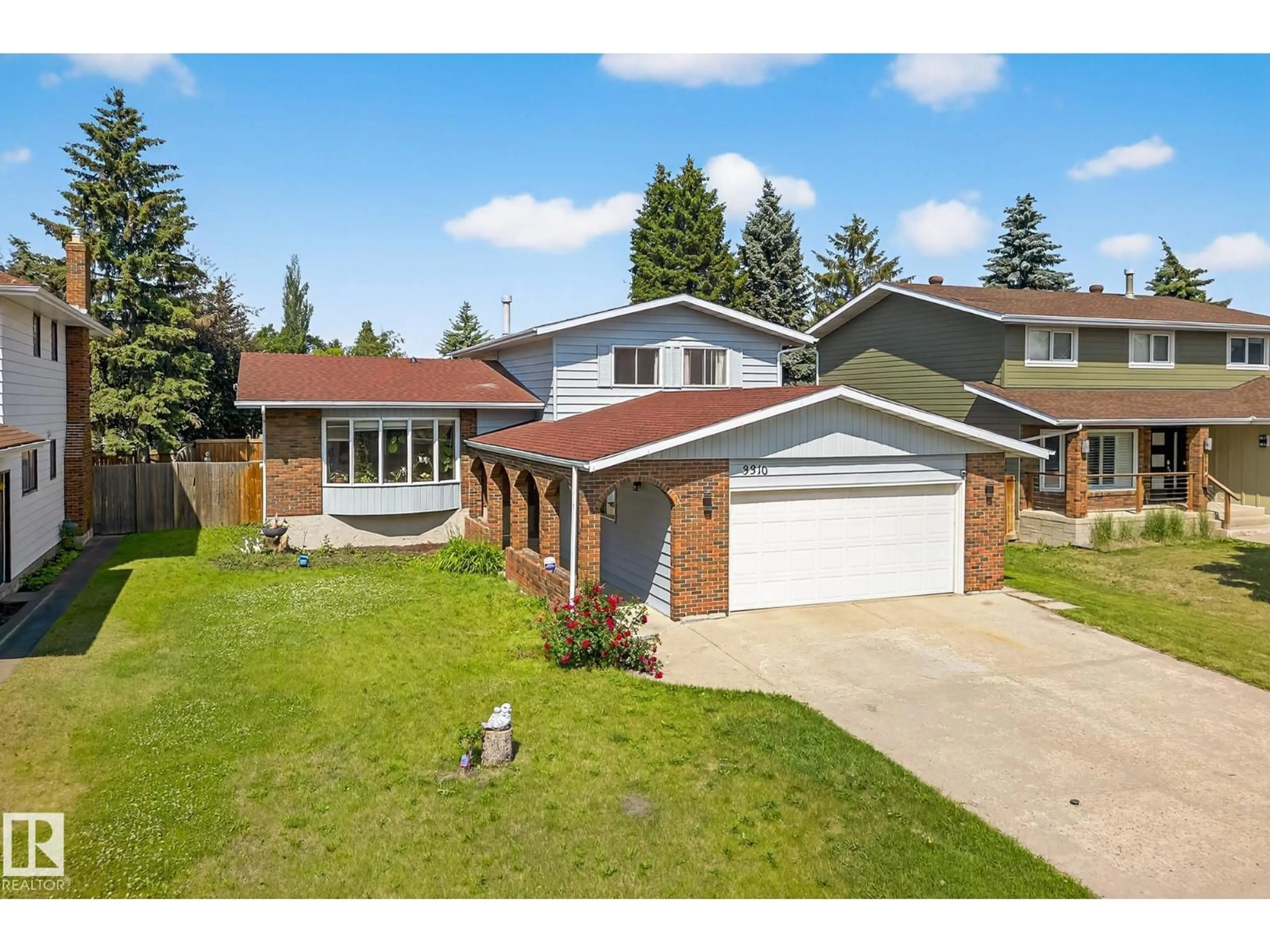 A pic from outside/outdoor area/front of a property/back of a property/a pic from drone, street for NW - 3310 113A ST, Edmonton Alberta T6J3V8