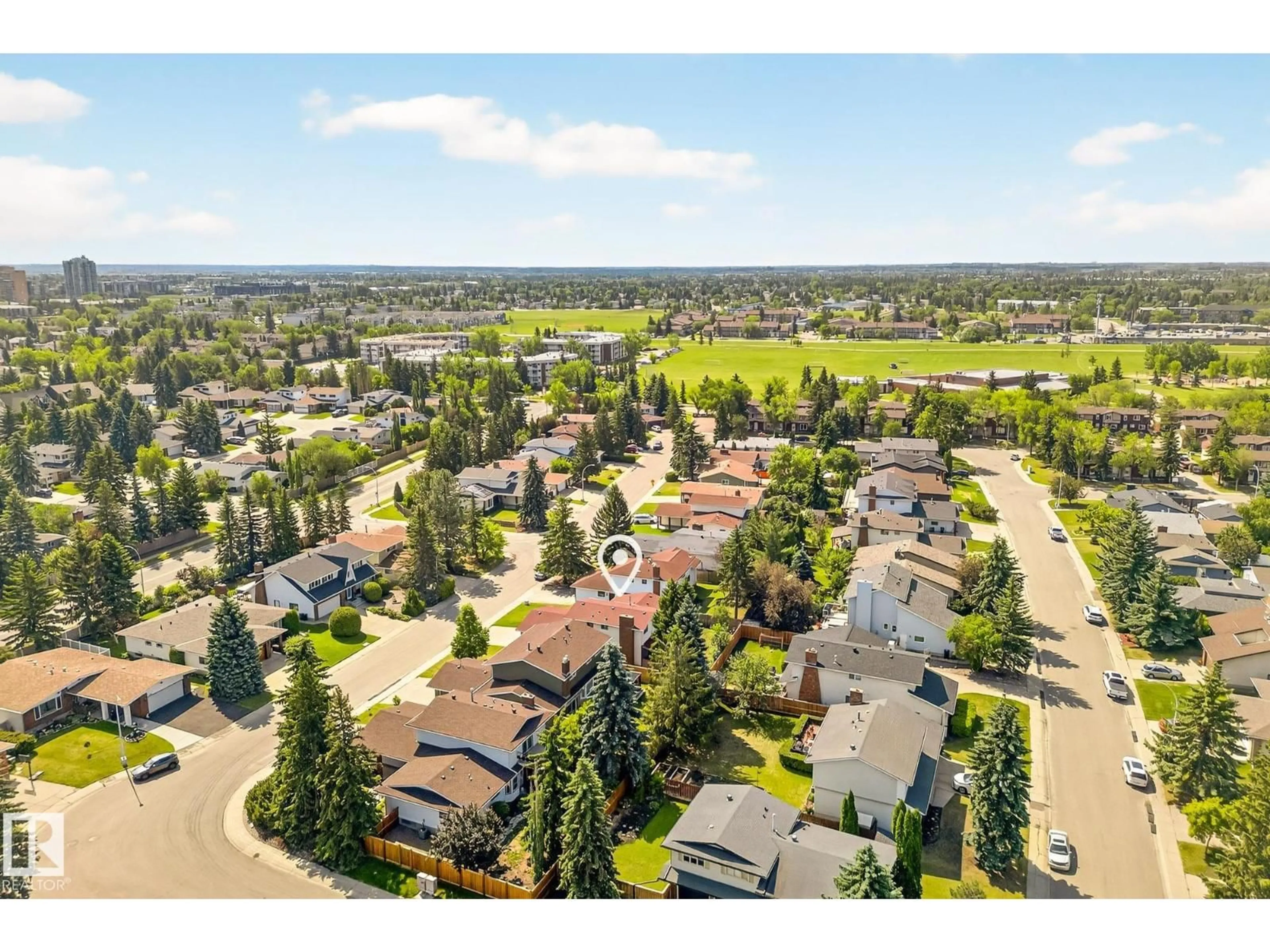 A pic from outside/outdoor area/front of a property/back of a property/a pic from drone, street for NW - 3310 113A ST, Edmonton Alberta T6J3V8
