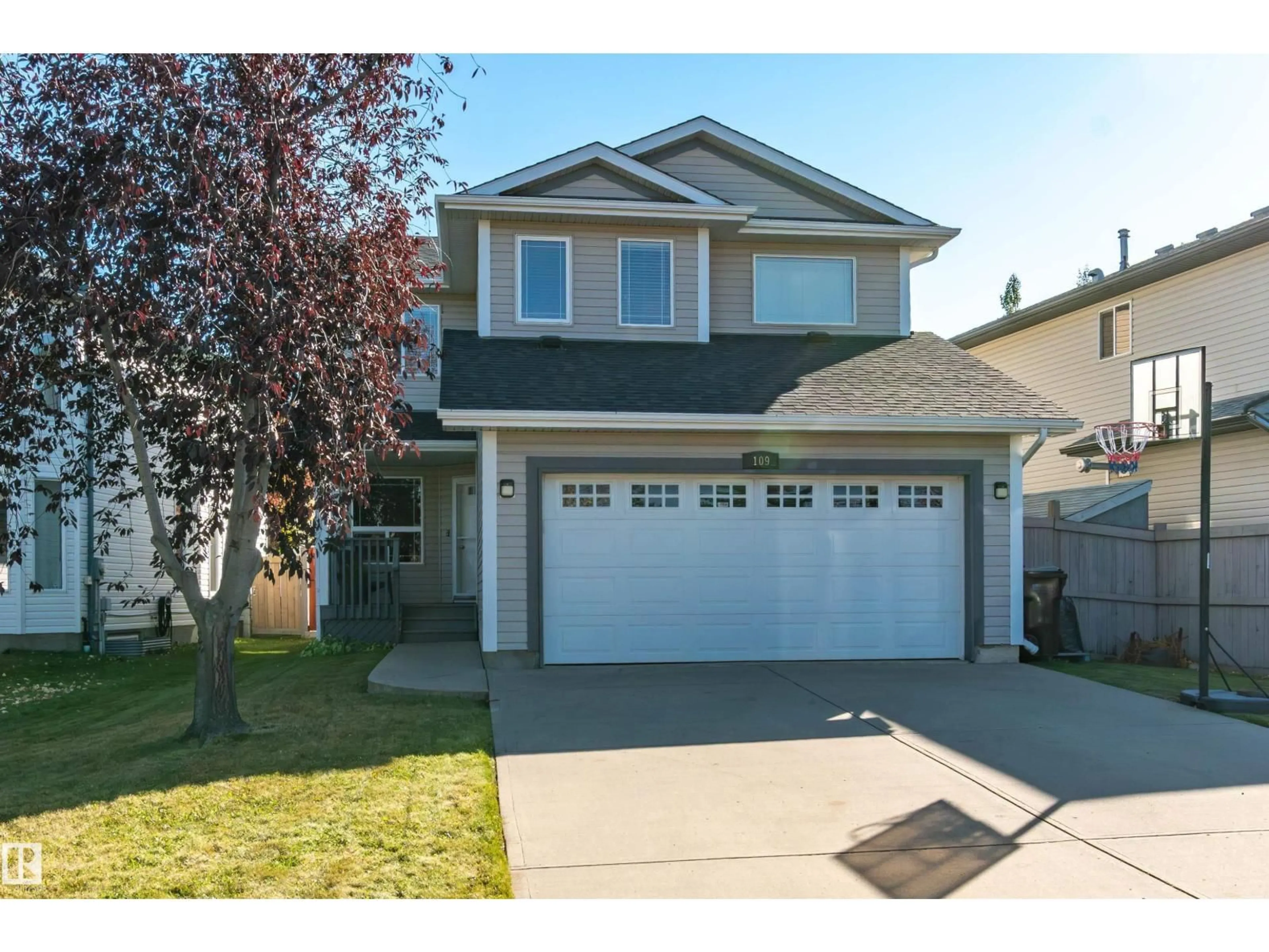 Home with vinyl exterior material, street for 109 FOXBORO RD, Sherwood Park Alberta T8A6M6