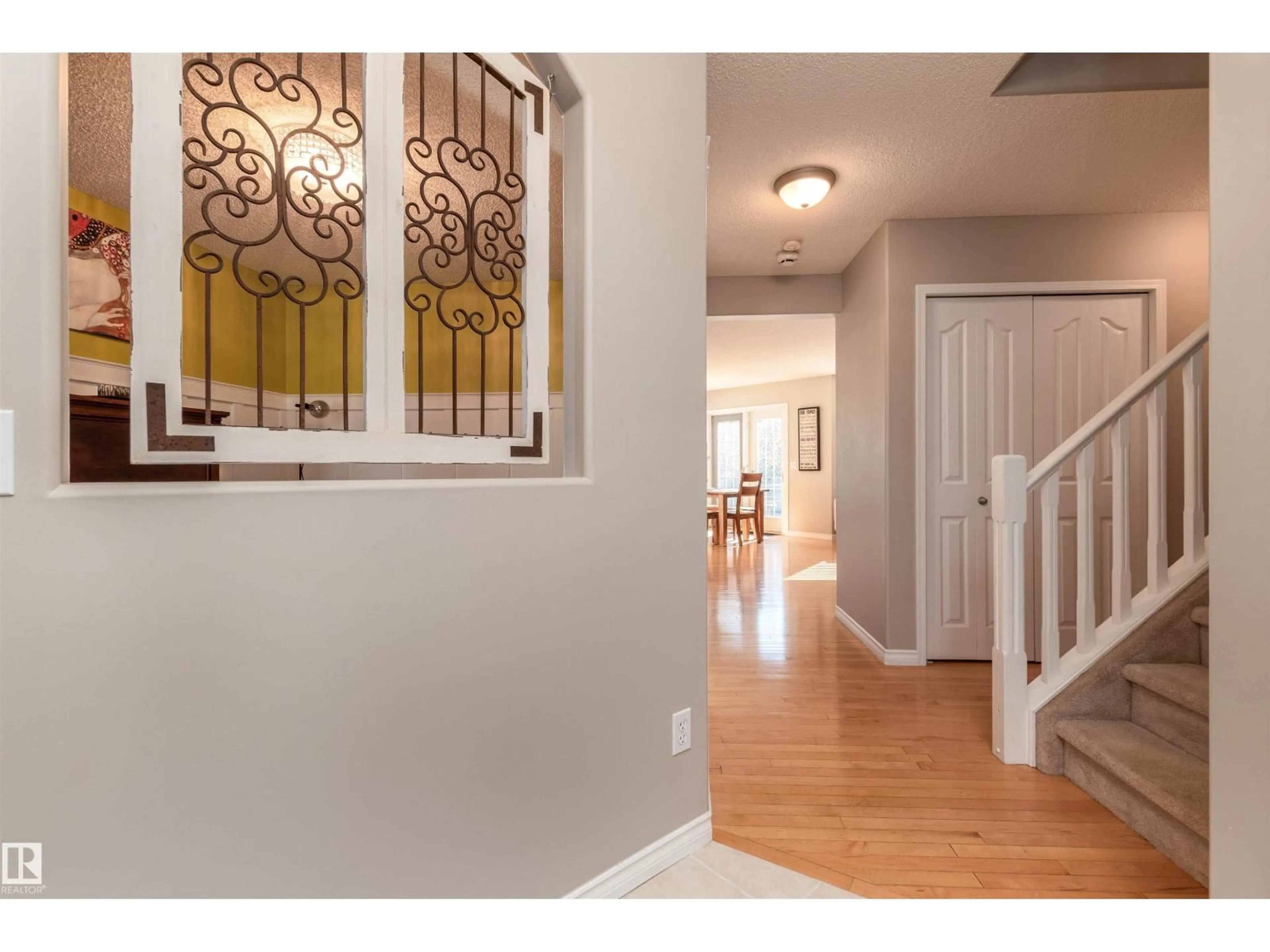 Indoor entryway for 109 FOXBORO RD, Sherwood Park Alberta T8A6M6