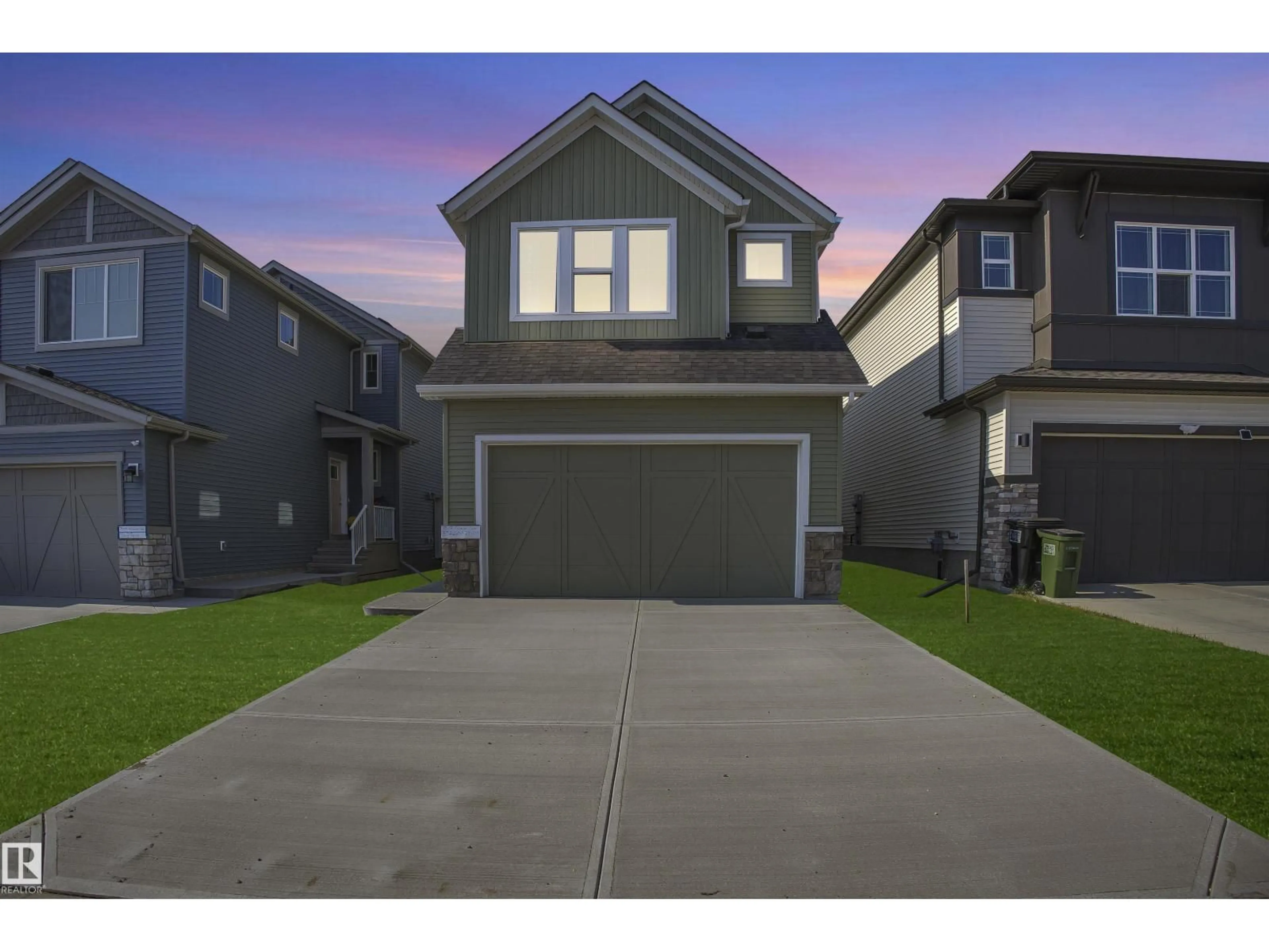 Home with vinyl exterior material, street for NW - 3548 ERLANGER LI, Edmonton Alberta T6M1J5