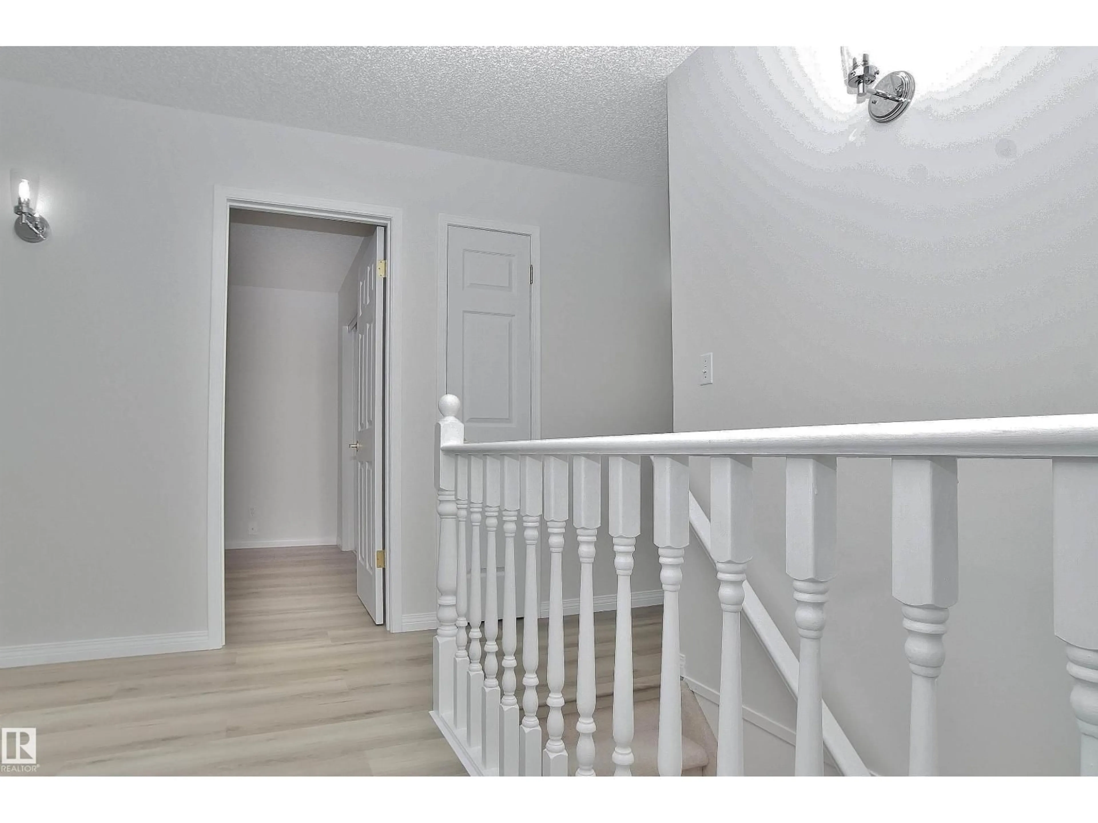 Indoor foyer for 7 - 7 CRANFORD WY, Sherwood Park Alberta T8A5W5