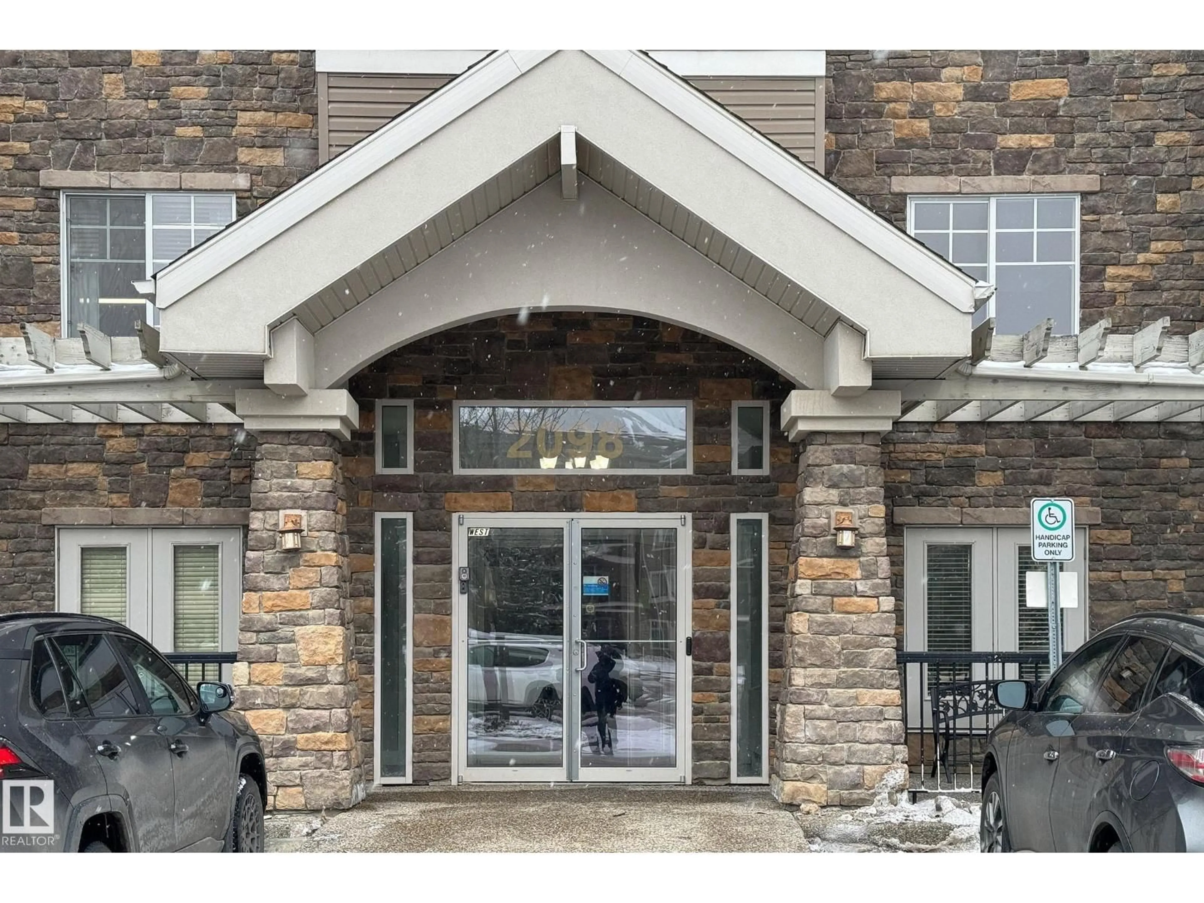 Indoor foyer for 2098 - 115 BLACKMUD CREEK DR, Edmonton Alberta T6W1T7