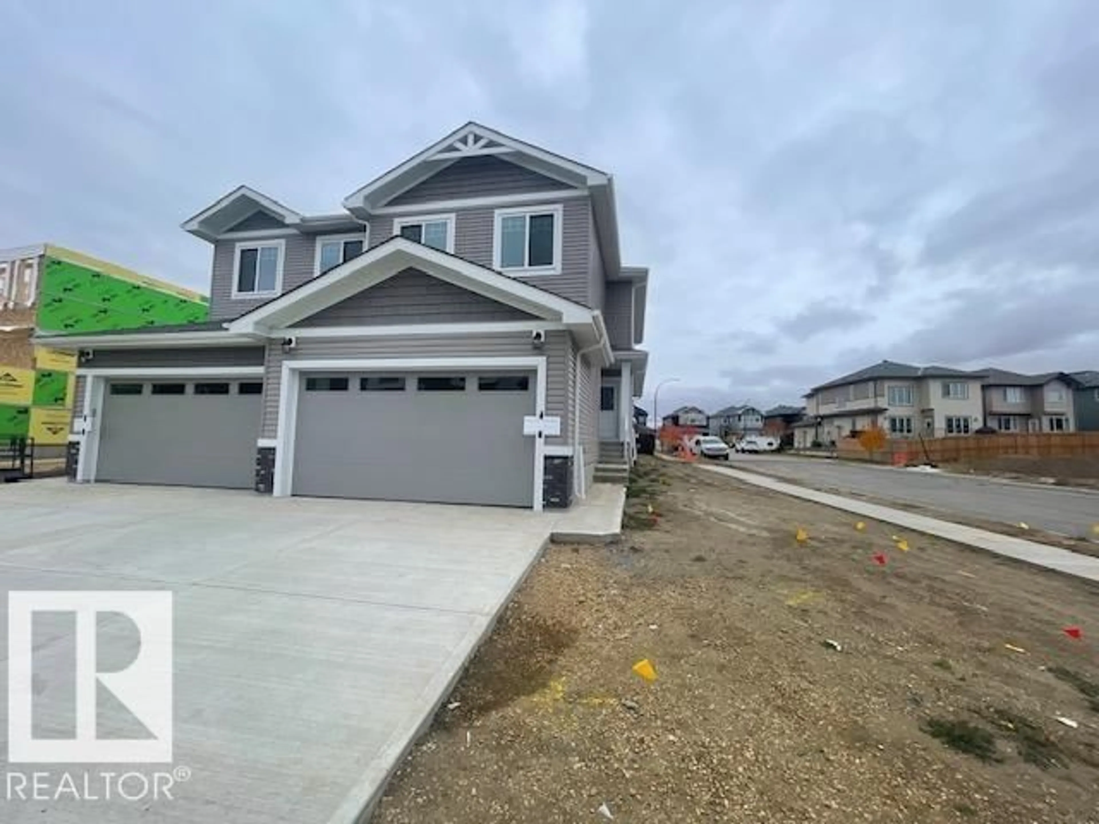 Home with vinyl exterior material, street for 125 FICUS WY, Fort Saskatchewan Alberta T8L1X8