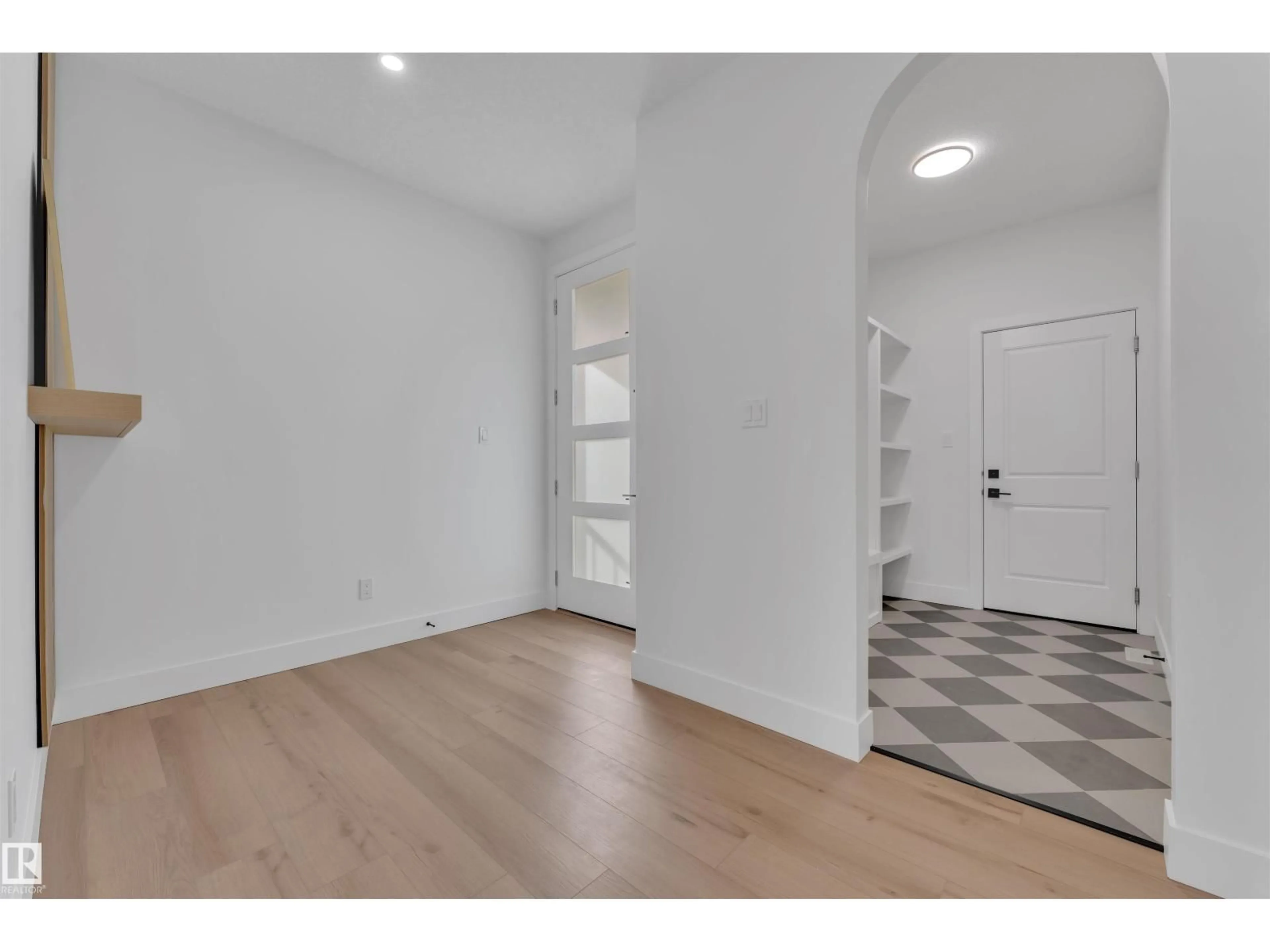 Indoor entryway for 2408 1 AVE SW, Edmonton Alberta T6X3E2