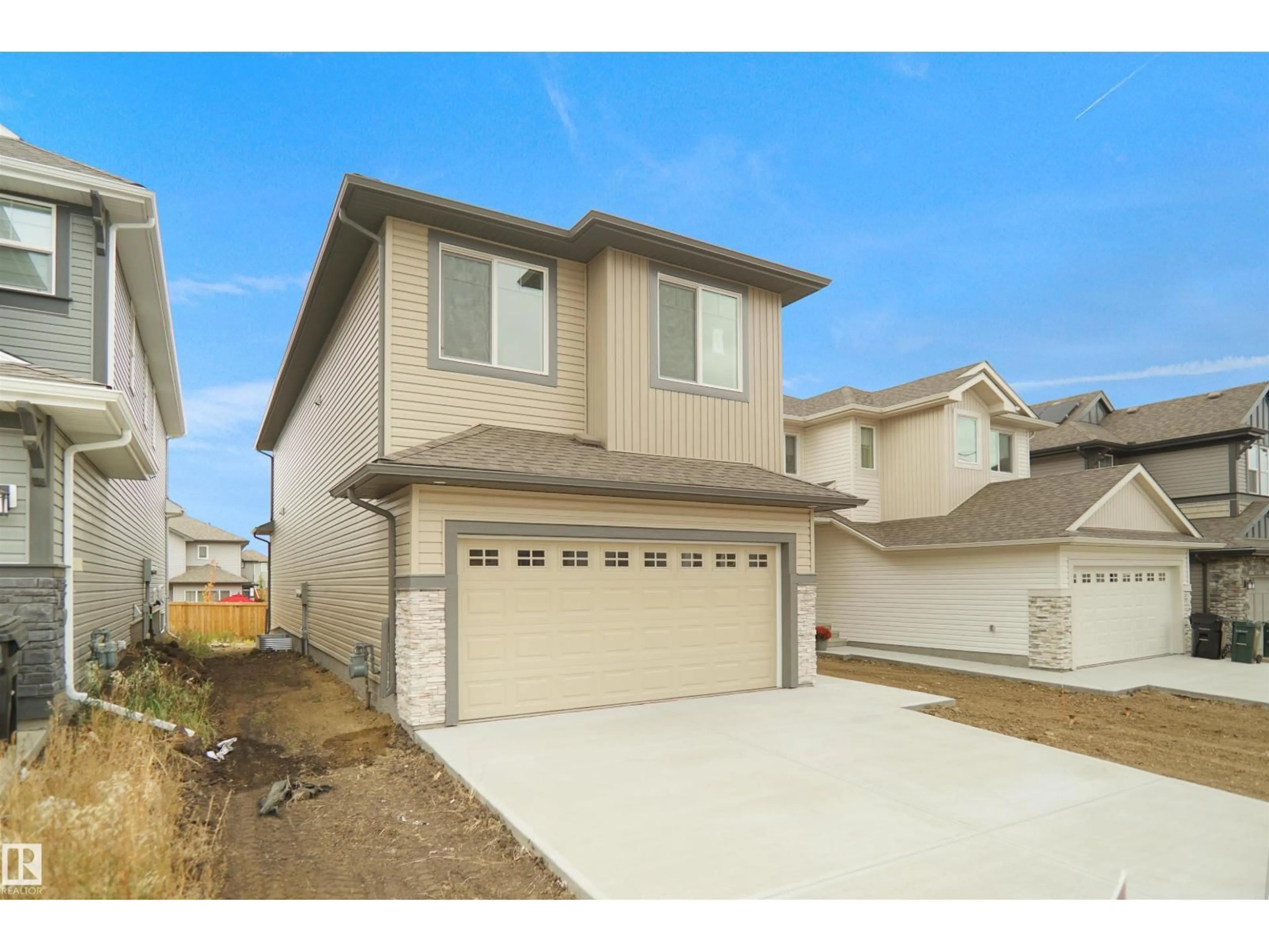 Home with vinyl exterior material, street for 133 SUNLAND WY, Sherwood Park Alberta T8H2Y7