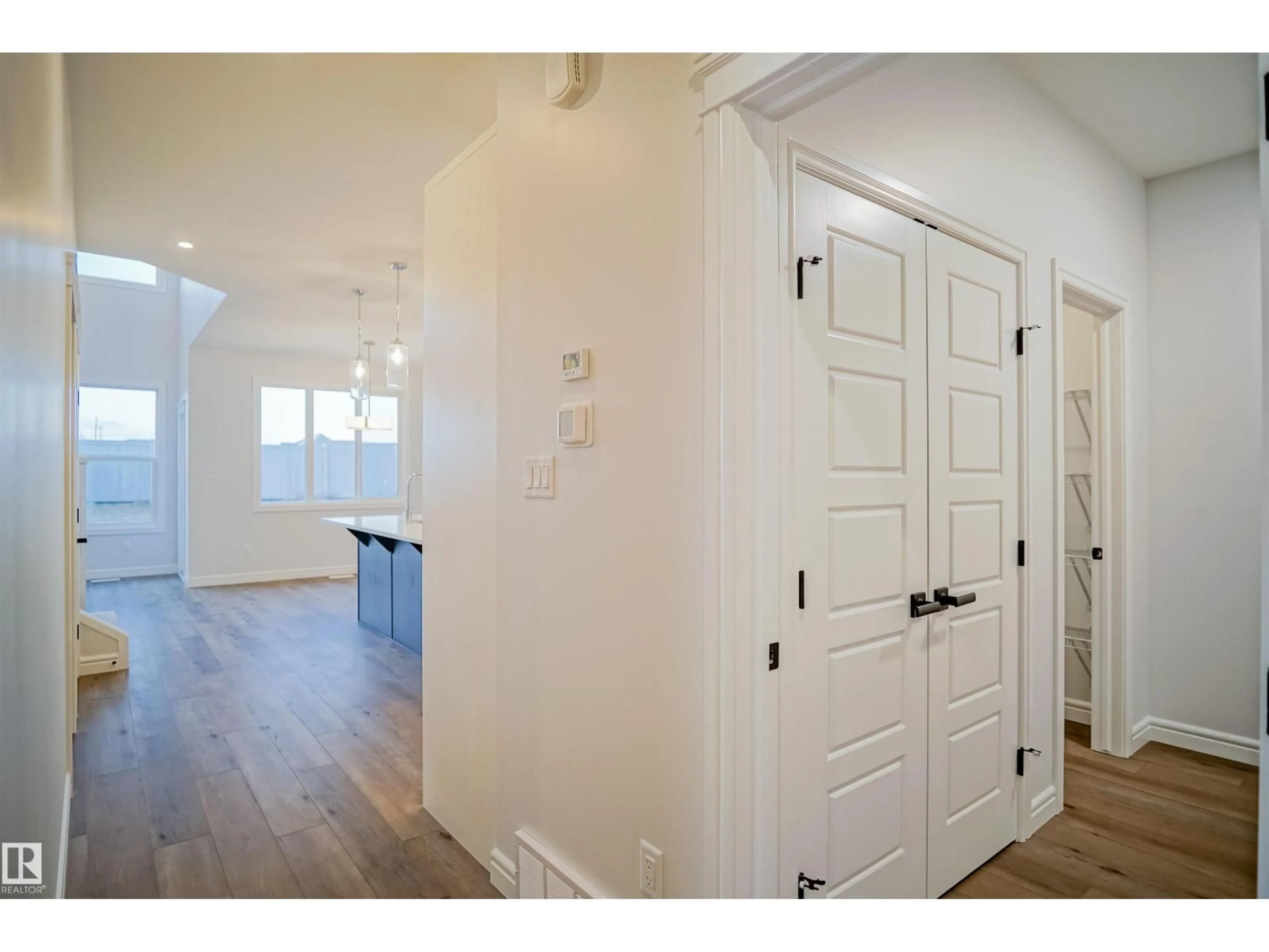 Indoor entryway for 1535 11 AV, Edmonton Alberta T6T2N5